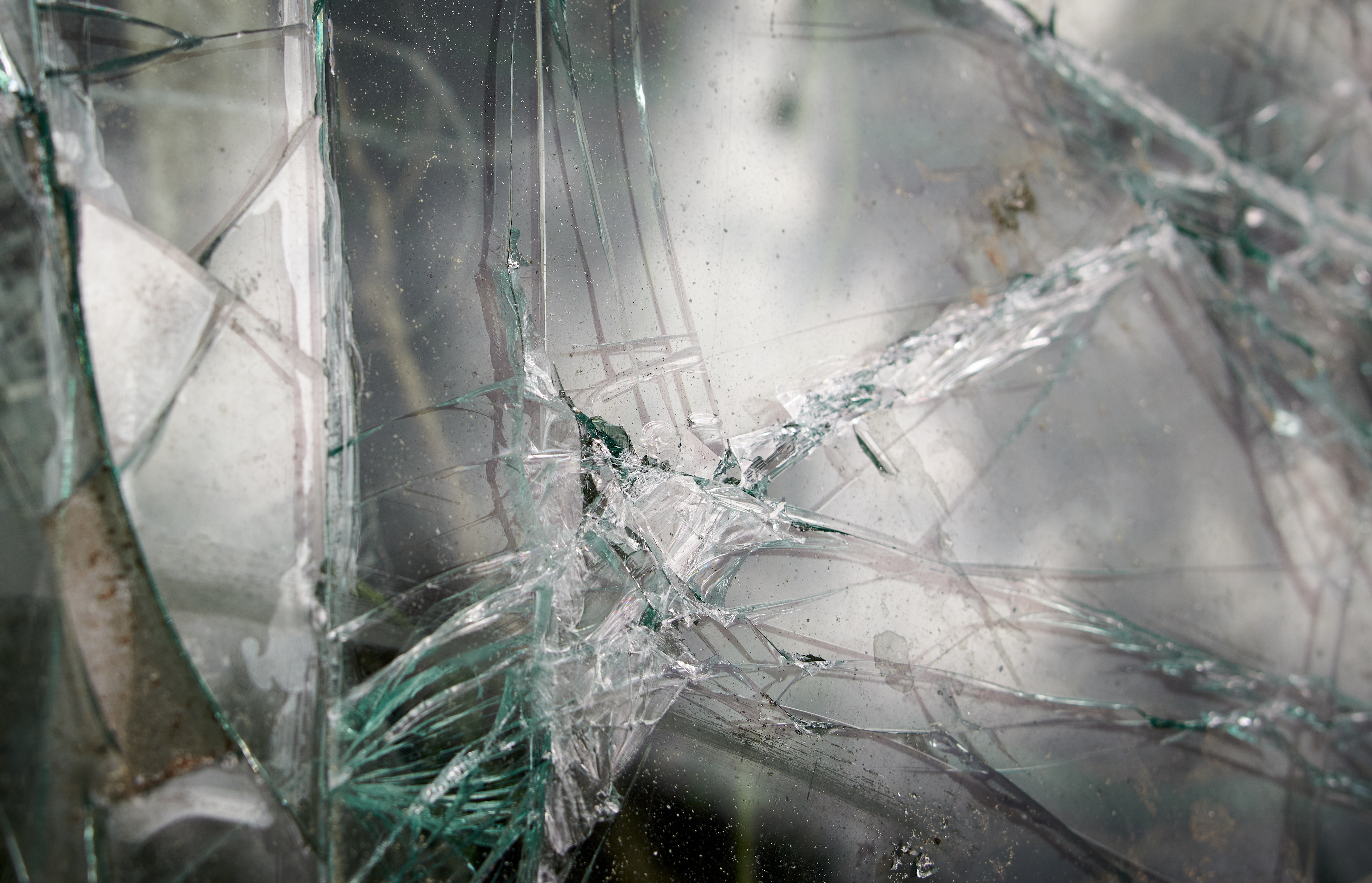 Soktucatnyi autó üvege bánta három frusztrált fiatal kénye-kedvét  Józsefvárosban - Blikk