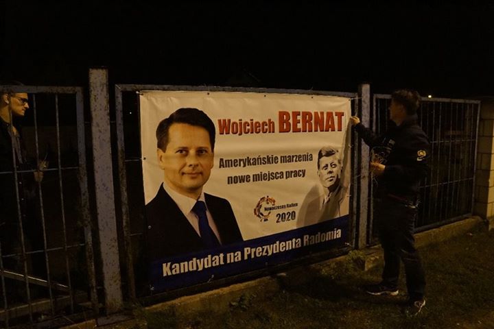 Kandydat SLD na prezydenta Radomia porównuje się do prezydenta Kennedego. No cóż, może i wizualnie są pewne zbieżności, ale mimo wszystko nie jest to chyba najtrafniejszy wybór. No chyba, że Bernat chce być zapamiętany tylko ze swojej urody.