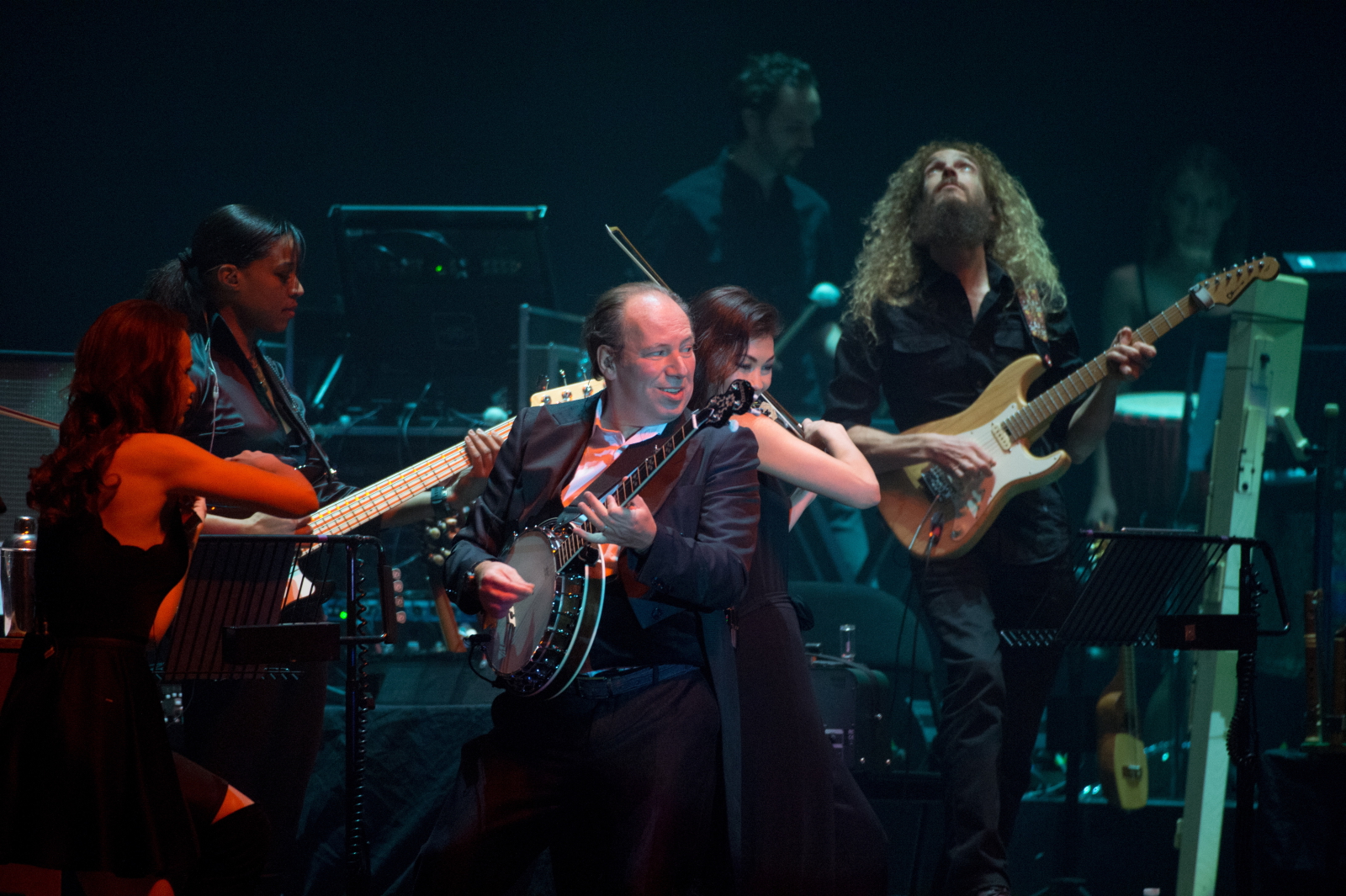 Jako nastolatek Hans Zimmer wyjechał do szkoły w Londynie, gdzie poznał Trevora Horna i Geoffa Downesa, z którymi założył zespół The Buggles. Wspólnie nagrali światowej klasy przebój