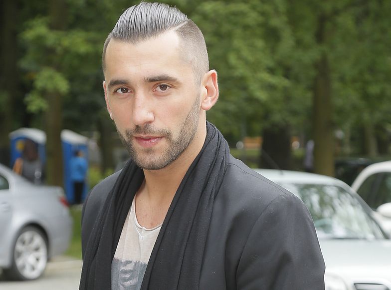 Agresywne zachowanie wobec funkcjonariuszy wykazał także Rafał Maserak. Zdaniem policjantów, tancerz wyszedł z mieszkania, w którym imprezował wraz z przyjaciółmi i na próbę wylegitymowania, zareagował pięściami.