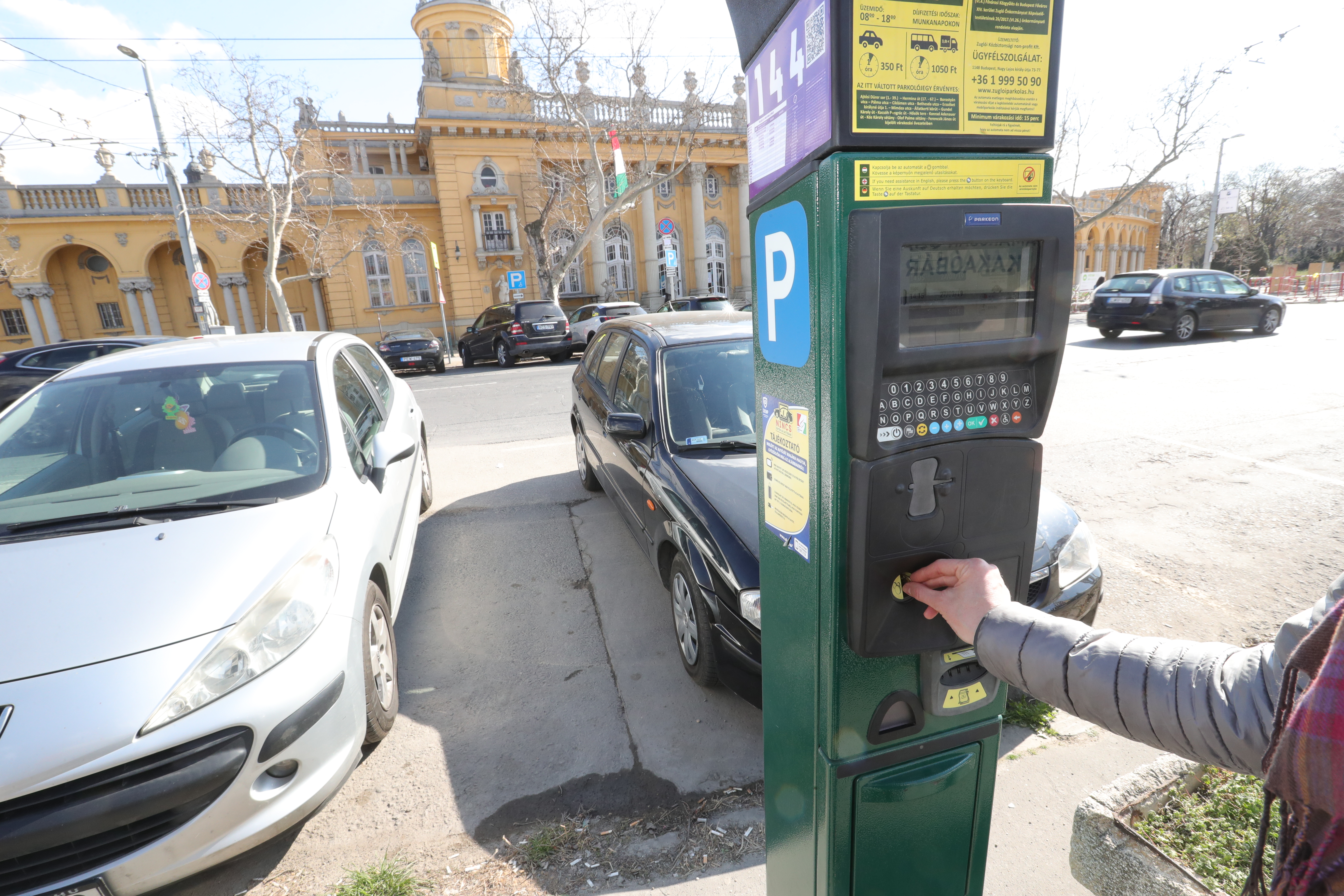 Több kerületben is drágulhat a parkolás Budapesten - Blikk