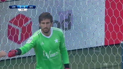 Górnik Z. - Wisła K. (0:0): Ależ parada Cuesty! Hiszpan instynktownie odbił piłkę uderzoną przez Angulo