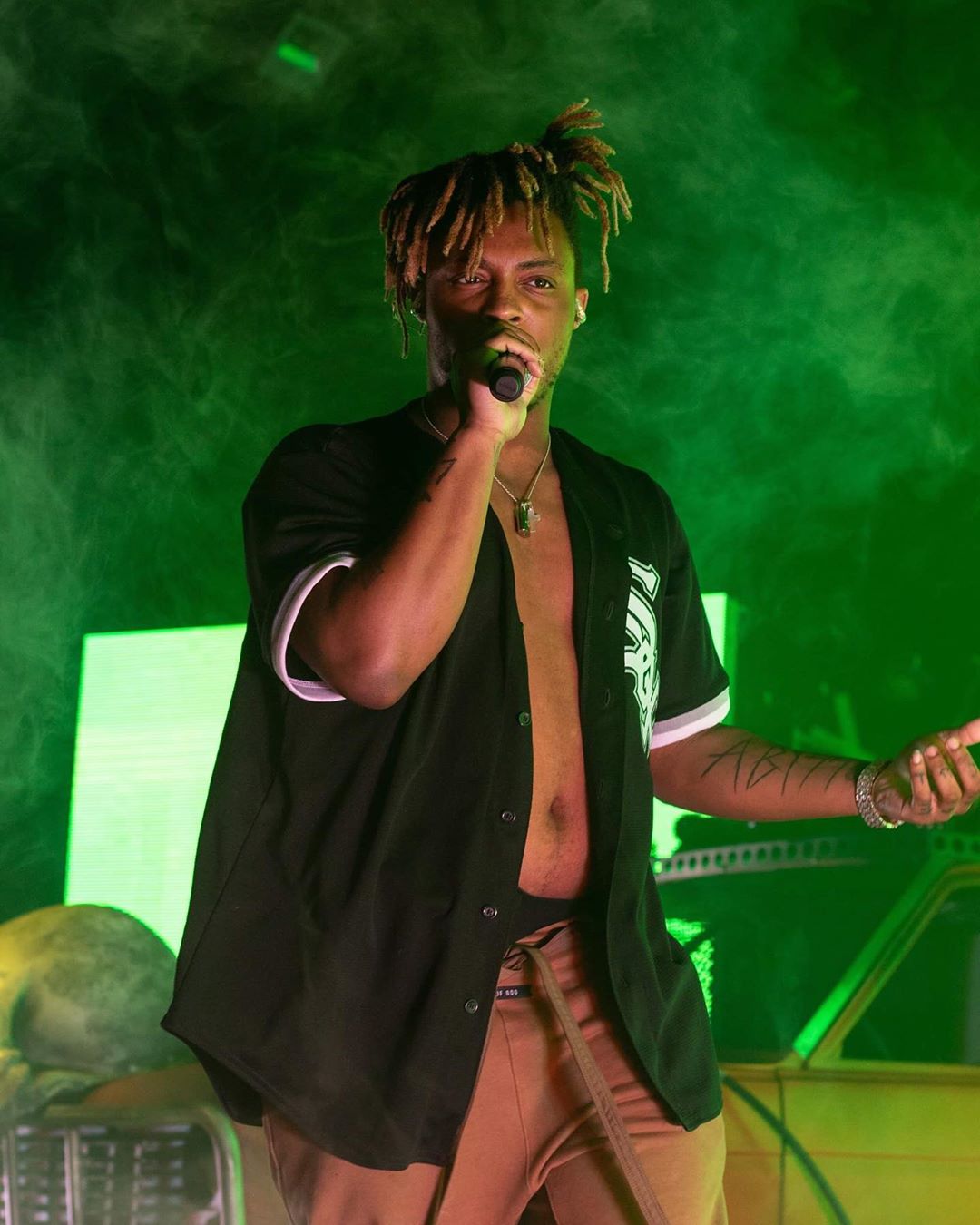 There are reports that Juice Wrld might have triggered his death after swallowing several pills. [Instagram/JuiceWrld]