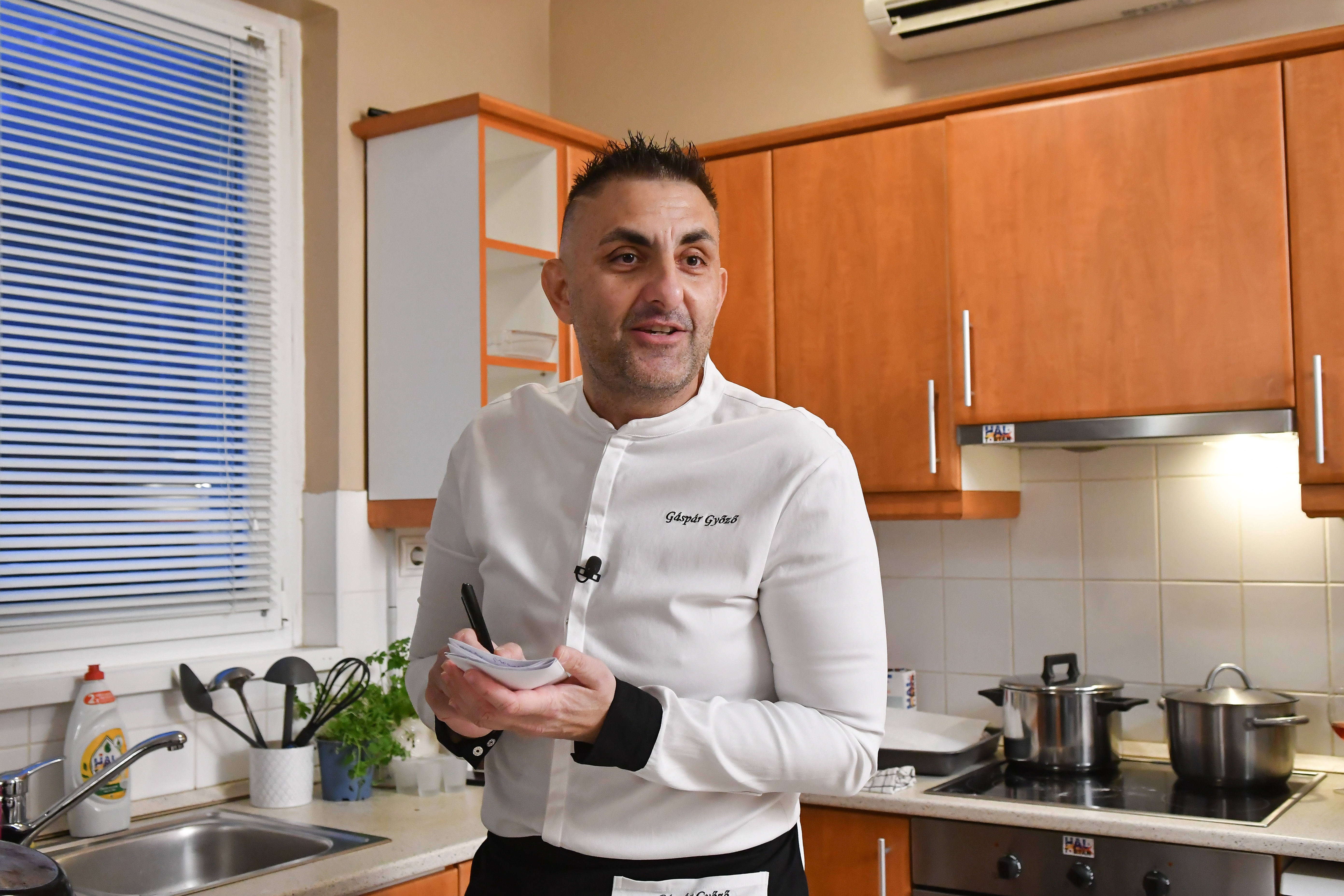 Győzike félmeztelen képpel mutatta meg 4 év kondizás eredményét - itt az előtte-utána fotó