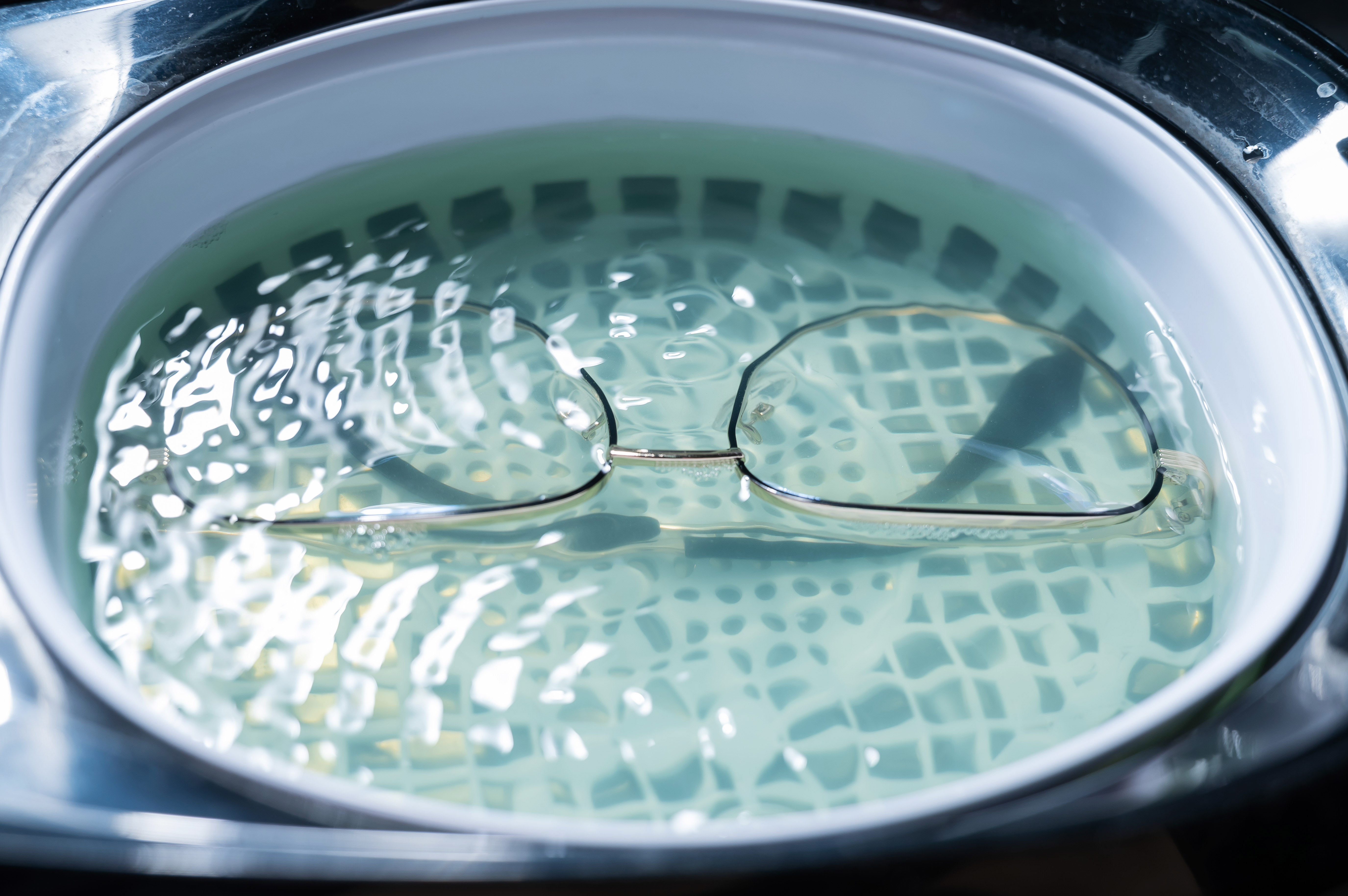Wyczyść okulary czy biżuterię bez wysiłku za pomocą myjki ultradźwiękowej -  Noizz