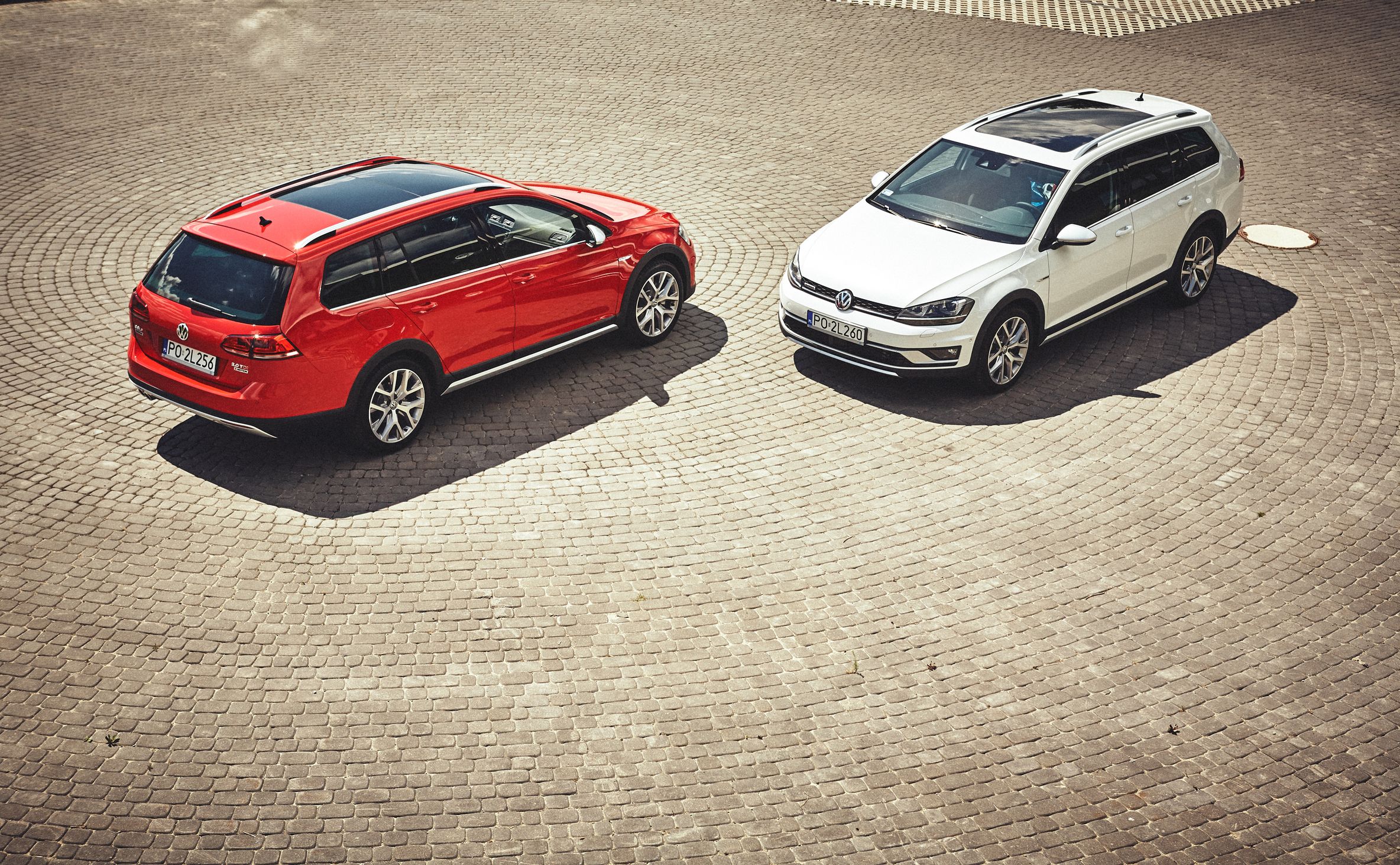 Najmniejszym silnikiem nowego golfa alltrack jest 1.6 TDI/110 KM, który w opinii konstruktorów zużywa 4,7 l/100 km. Maksymalna moc jest dostępna między 3200 a 4000 obr./min, maksymalny moment obrotowy 250 Nm - między 1500 a 3000 obr./min. Z tym silnikiem alltrack przyspiesza do 100 km/h w 12,1 sekundy i rozwija prędkość maksymalną 187 km/h.