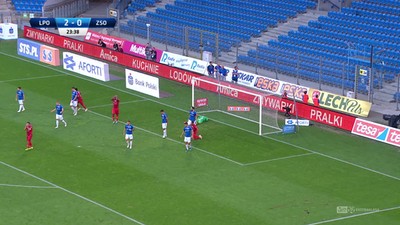 Lech - Zagłębie S. (2:0): Kolejna groźna akcja skrzydłem sosnowiczan. Finalizował ją Nowak, ale przestrzelił w dogodnej okazji
