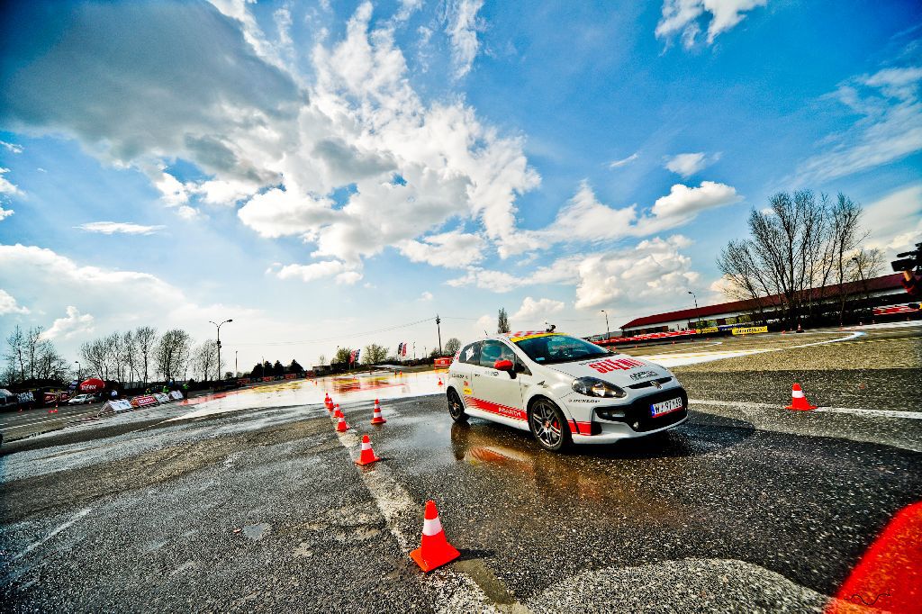 Slalom podczas prób dynamicznych