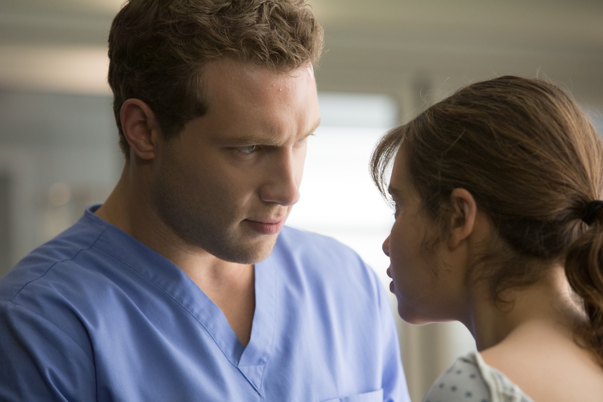 Emilia Clarke i Jai Courtney w fimie