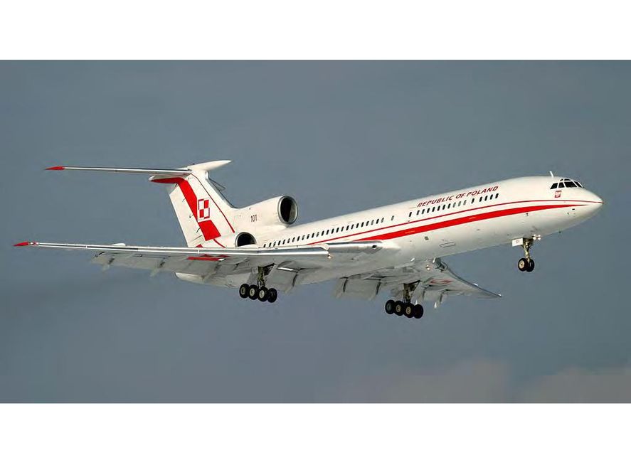 Niepublikowane zdjęcia pochodzące z raportu komisji Millera, na zdjęciu: Tu-154 gotowy do lądowania