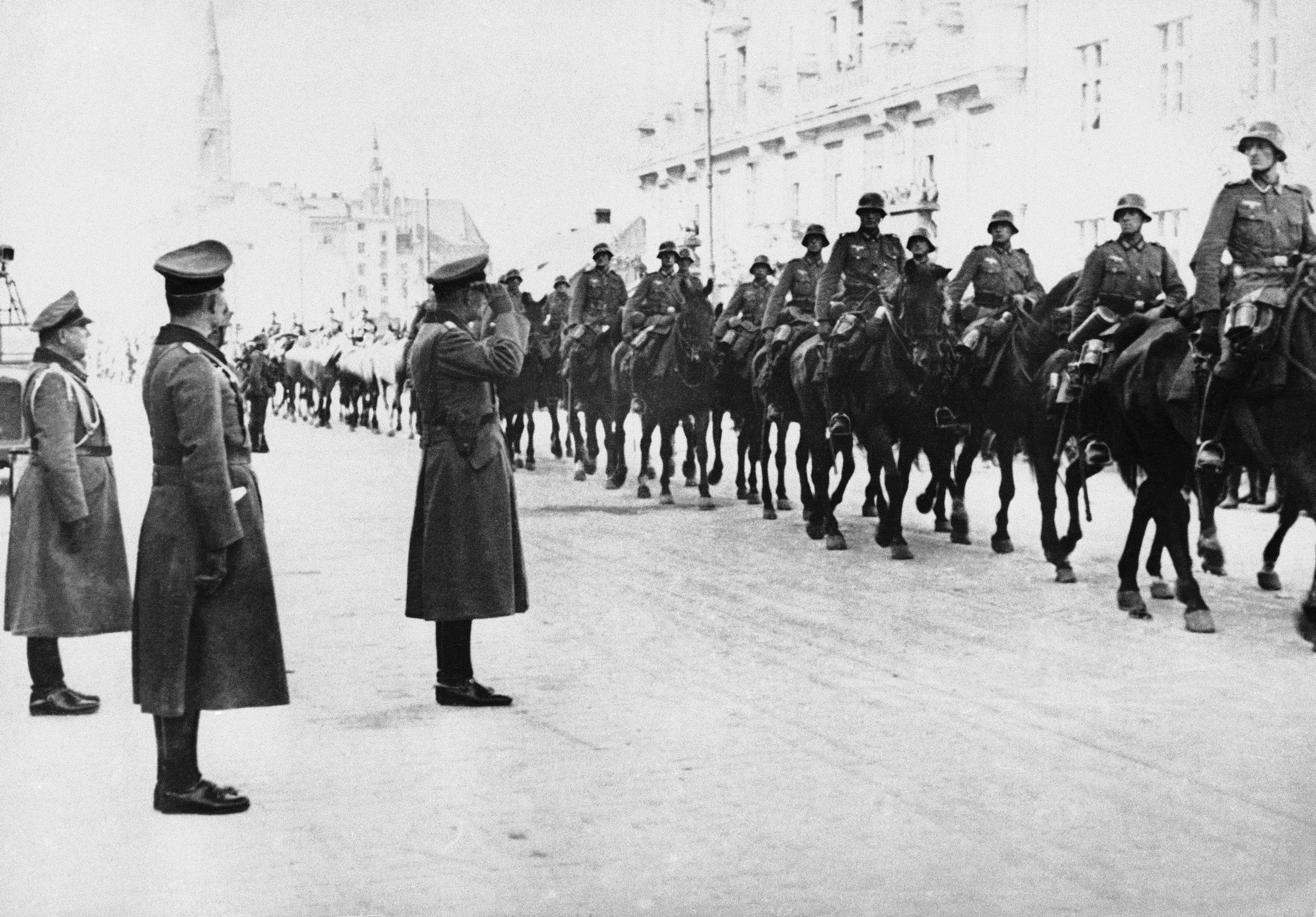 Upadek Warszawy we wrześniu 1939 roku. ARCHIWALNE ZDJĘCIA