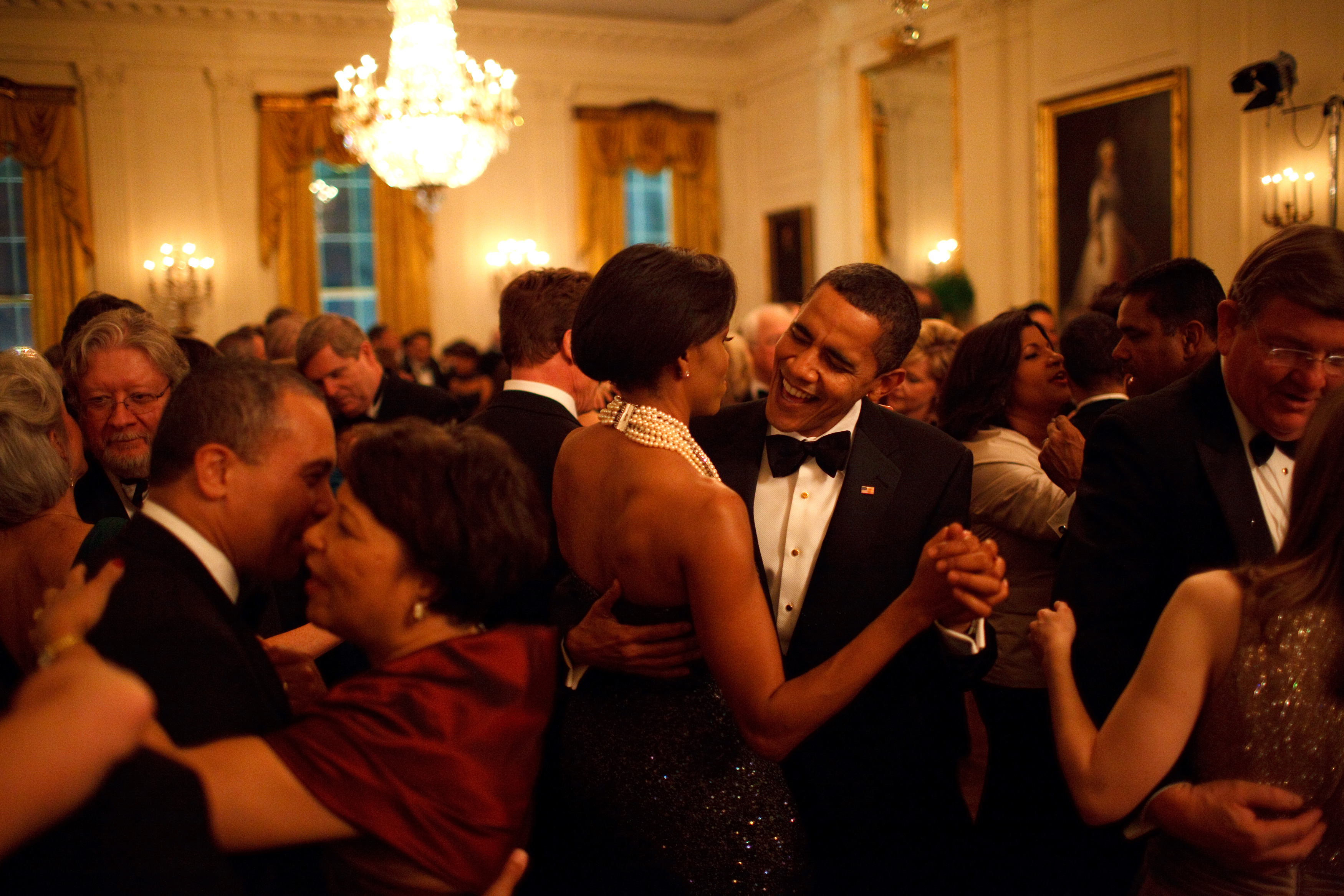 Bal Gubernatorów, rok 2009. Barack i Michelle Obama w tańcu