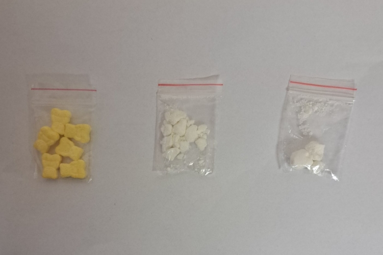 Létezik ekkora bénázás? Civil ruhás rendőröknek próbált meg kamudrogot eladni egy férfi Erzsébetvárosban