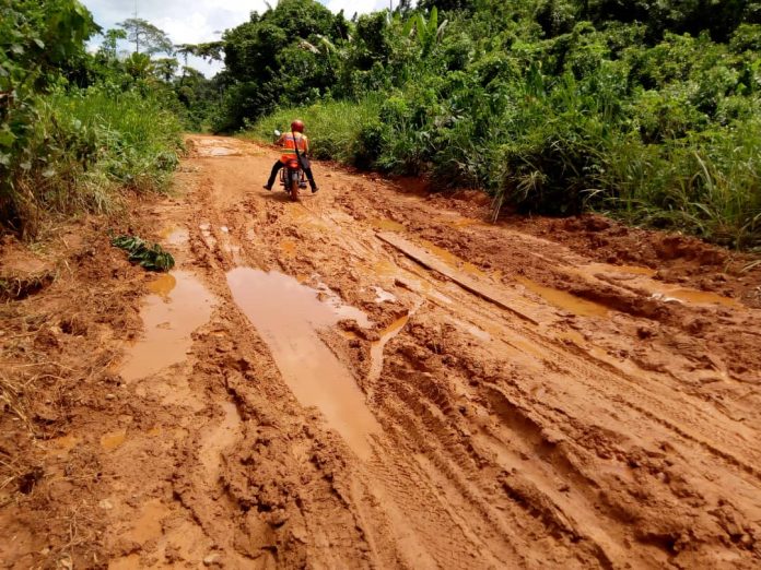 Tarkwa Nsuaem residents thank Nana Addo over ‘419’ promise to fix poor roads
