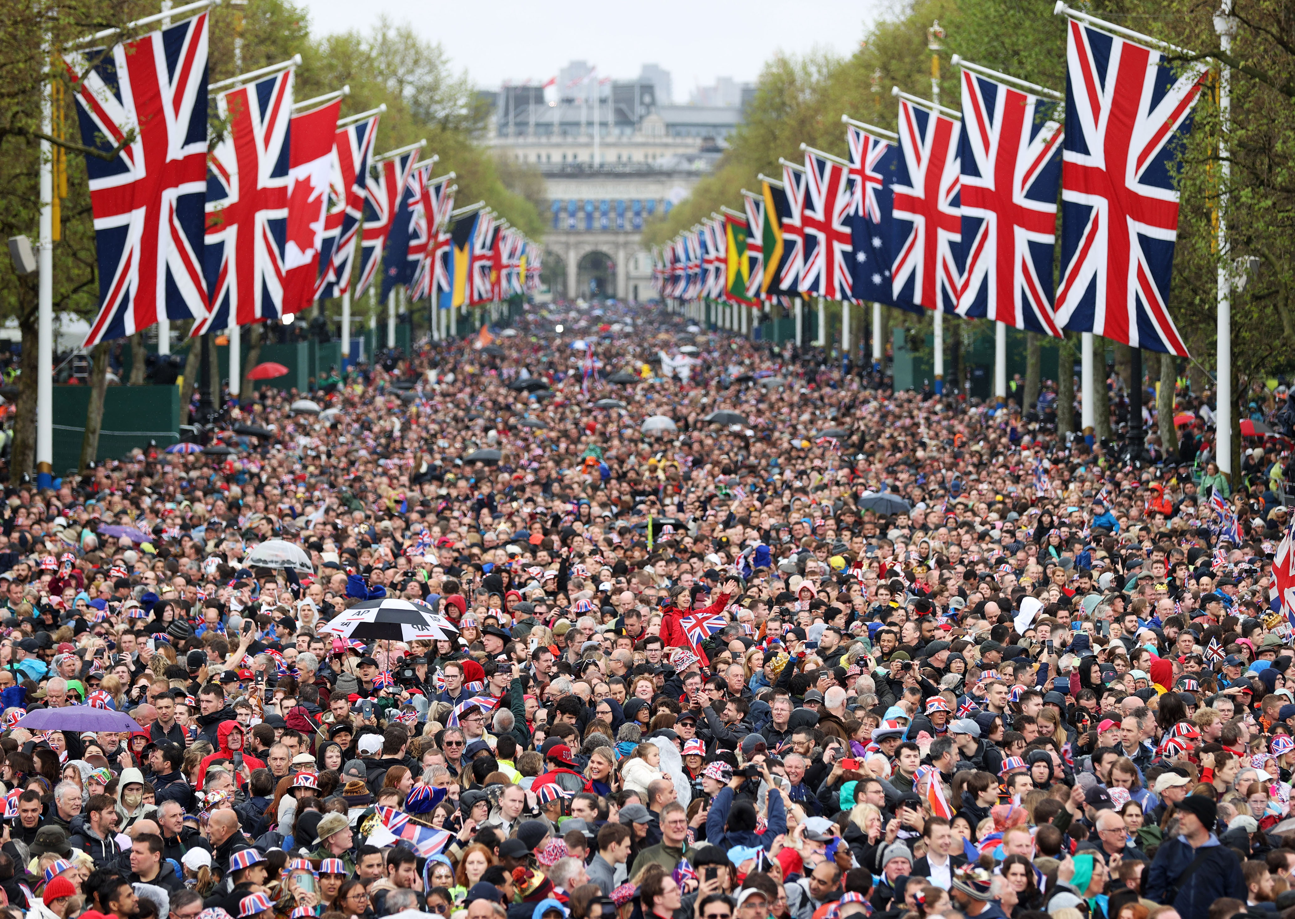 Sokkoló videó látott napvilágot Károly király koronázásáról: majdnem tragédia történt