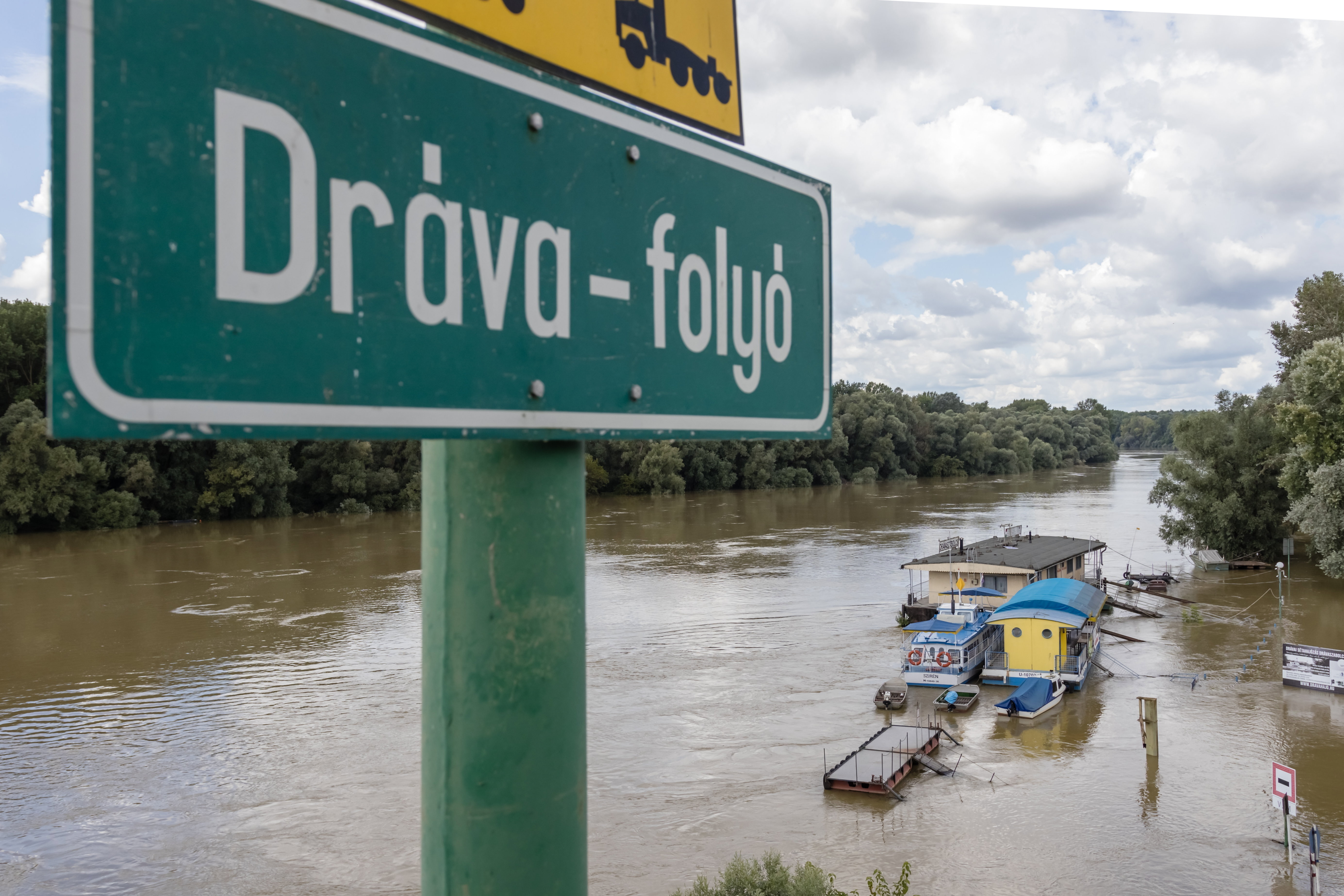 Országszerte megindult az apadás, de nem áll le a munka: a Dráva alsó szakaszán még mindig nagyon magas a vízállás