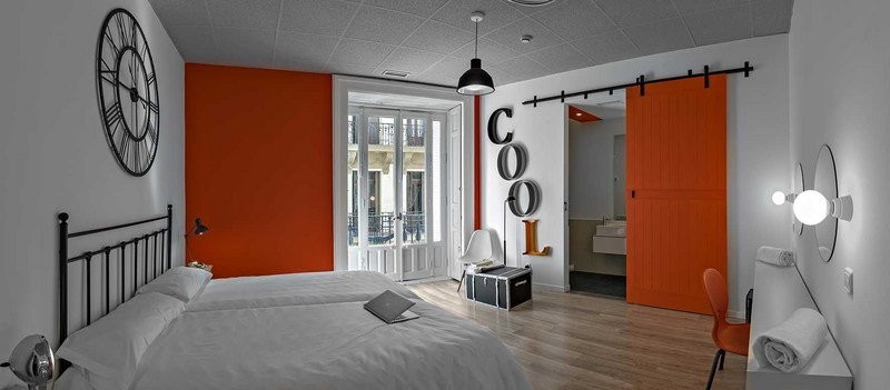 www.uhostels.com