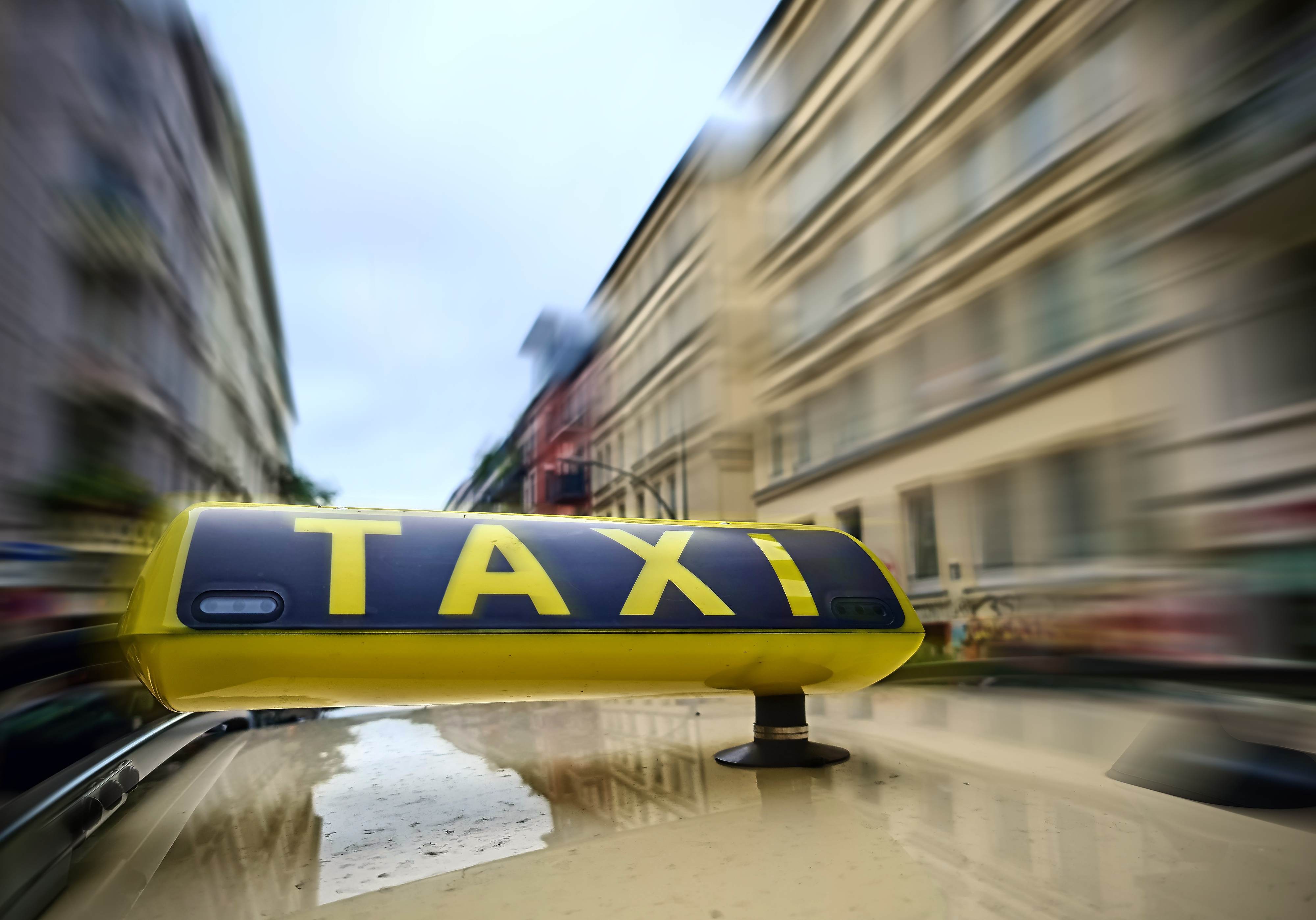 Magyarellenesség négy keréken: Megalázta magyarsága miatt a nagymamát a román taxis - végzett a sofőrrel a társaság