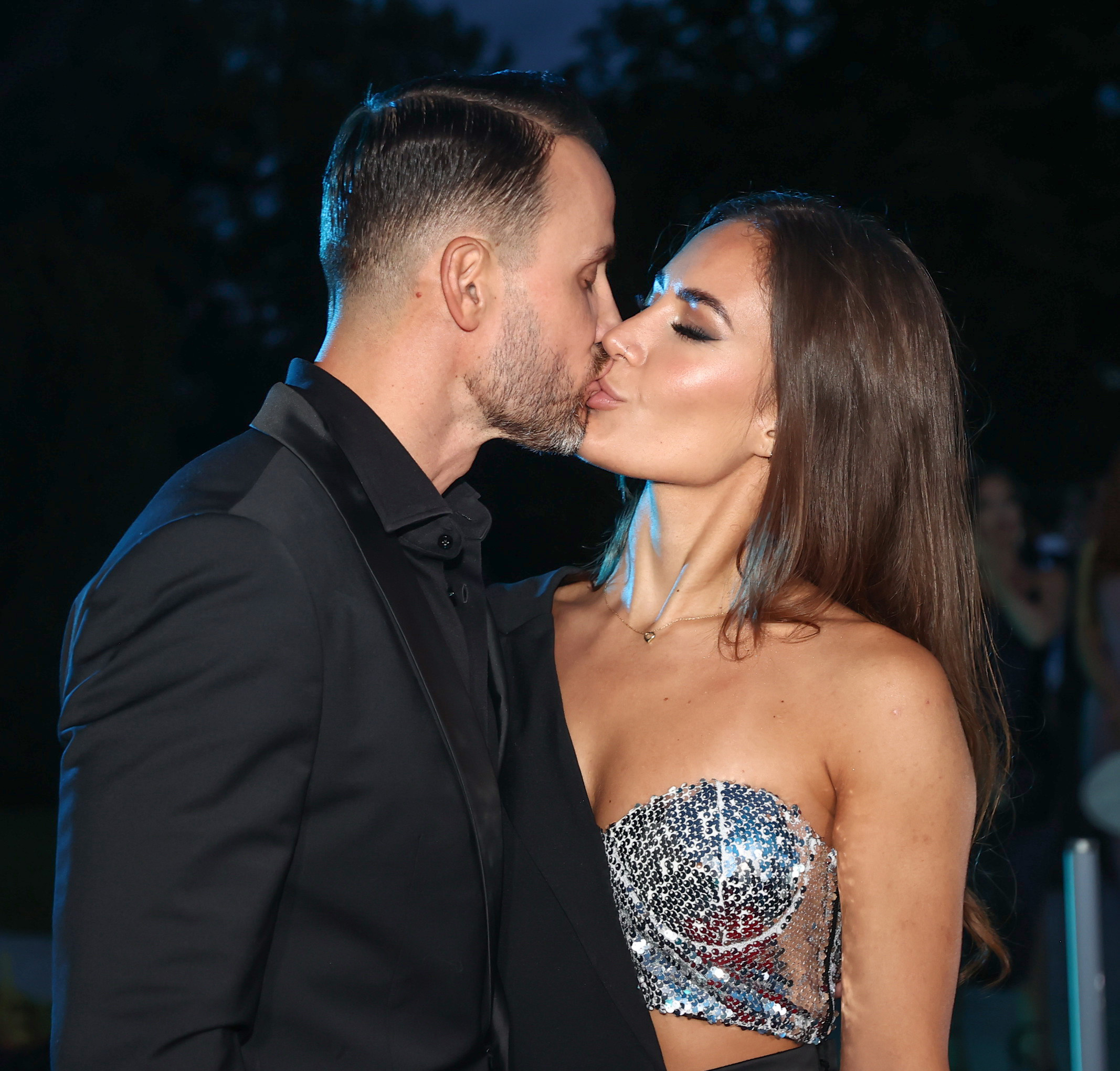 Pompa, fényűzés: így vonultak a hazai sztárok a Miss Balaton gála vörös szőnyegén – Csutit romantikázva kapták le – fotók