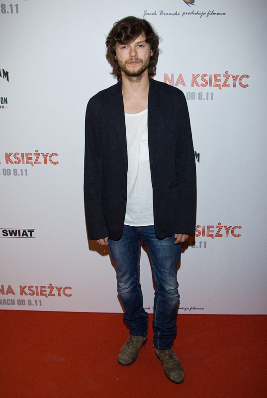 Mateusz Kościukiewicz na premierze filmu