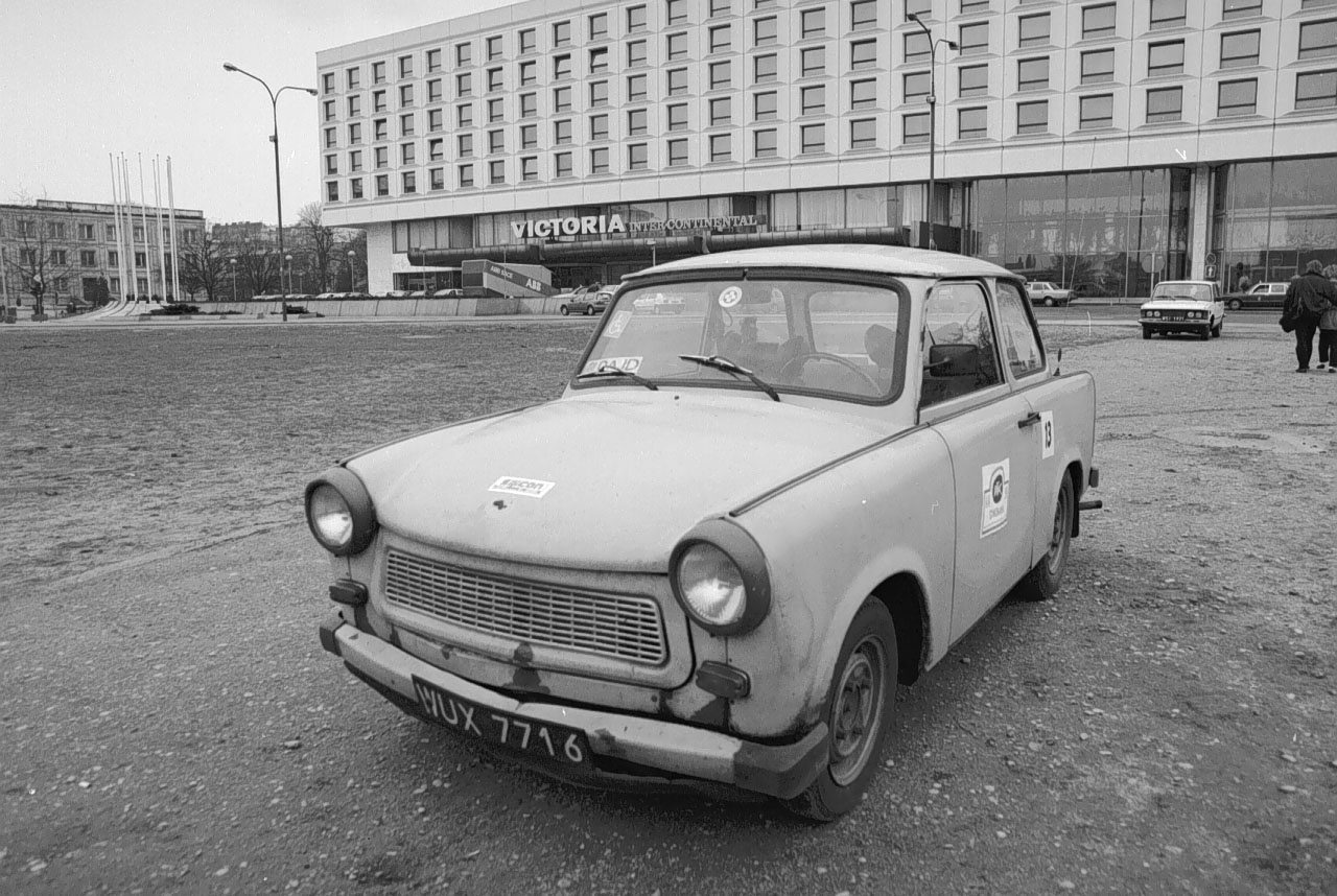Przed II wojną światową fabryka w Zwickau w Niemczech produkowała limuzyny Horch i inne auta koncernu Auto Union (m.in. marki Audi). Po wojnie fabryka została znacjonalizowana przez Niemiecką Republikę Demokratyczną (NRD). Początkowo powstawały tam traktory i ciężarówki, ale z czasem wznowiono produkcję samochodów osobowych.
