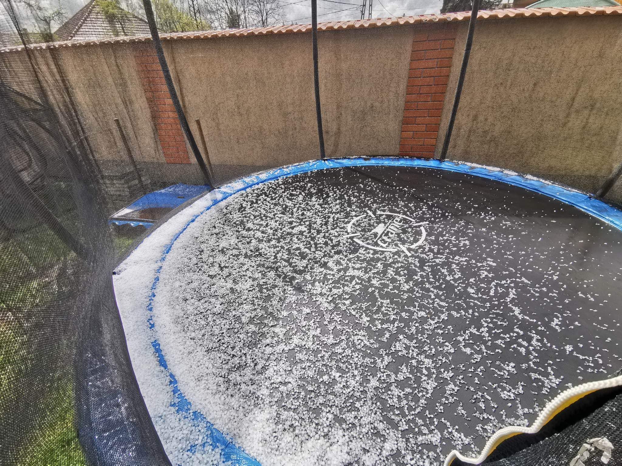 Több helyen jégeső csapott le az országban, és még nincs vége - itt vannak a videók