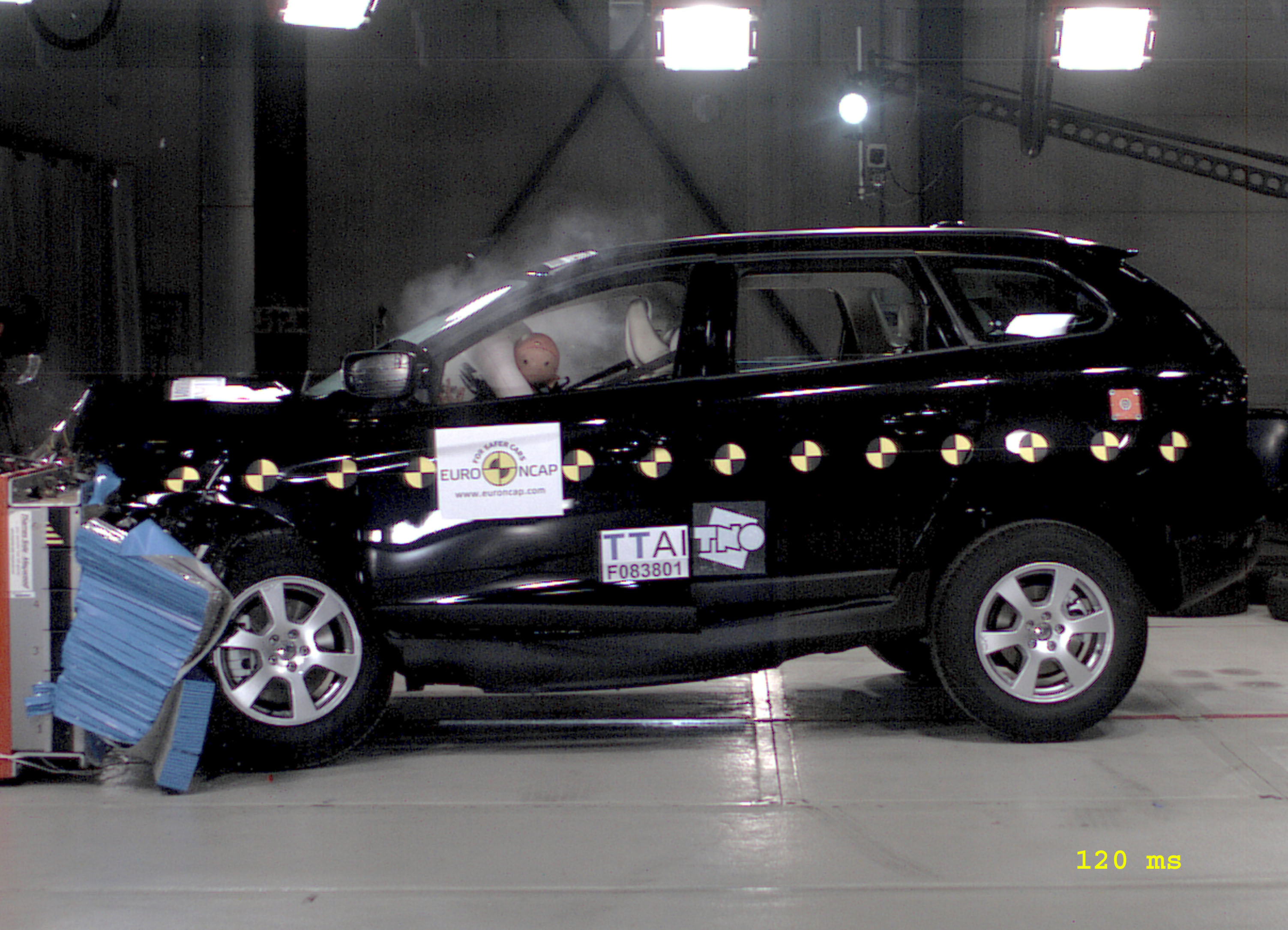 Volvo XC60 - ochrona dzieci: 4 gwiazdki. Ochrona pieszych przy zderzeniu: 2 gwiazdki