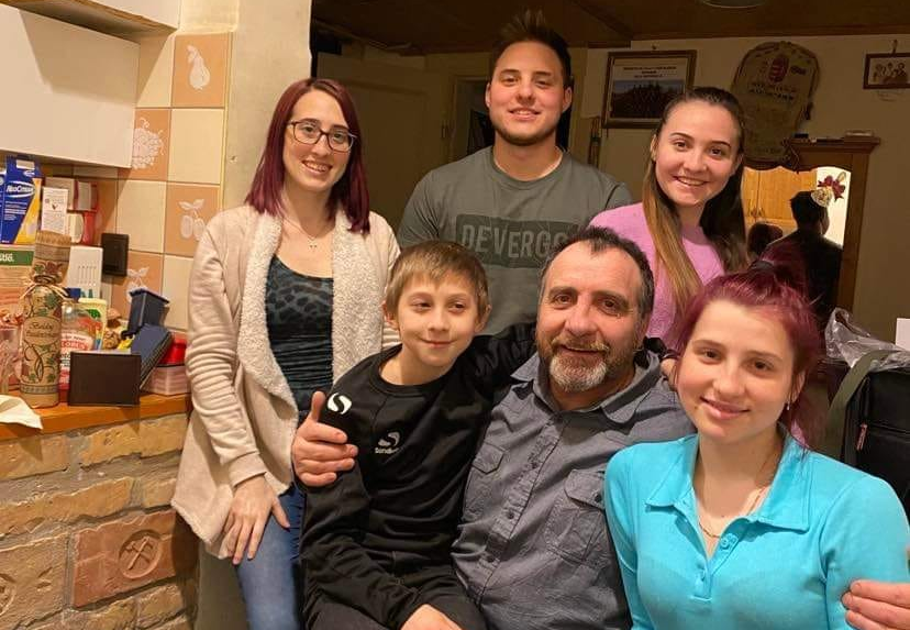 „Anya el akarja venni a lakásunkat!” – Imrét otthagyta a felesége az öt gyerekükkel és most perel