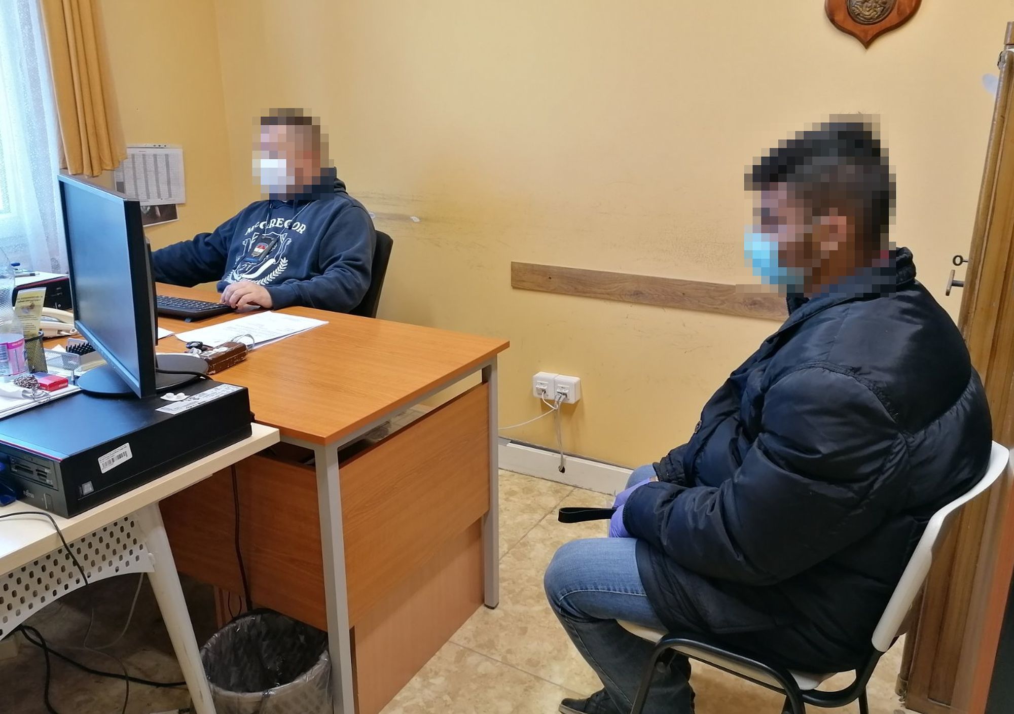 18 éves fiú rabolt ki egy dohányboltot Mátészalkán - Blikk
