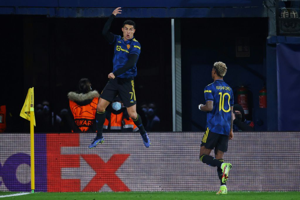 Ronaldo sends Man United into last 16, Chelsea thrash Juventus