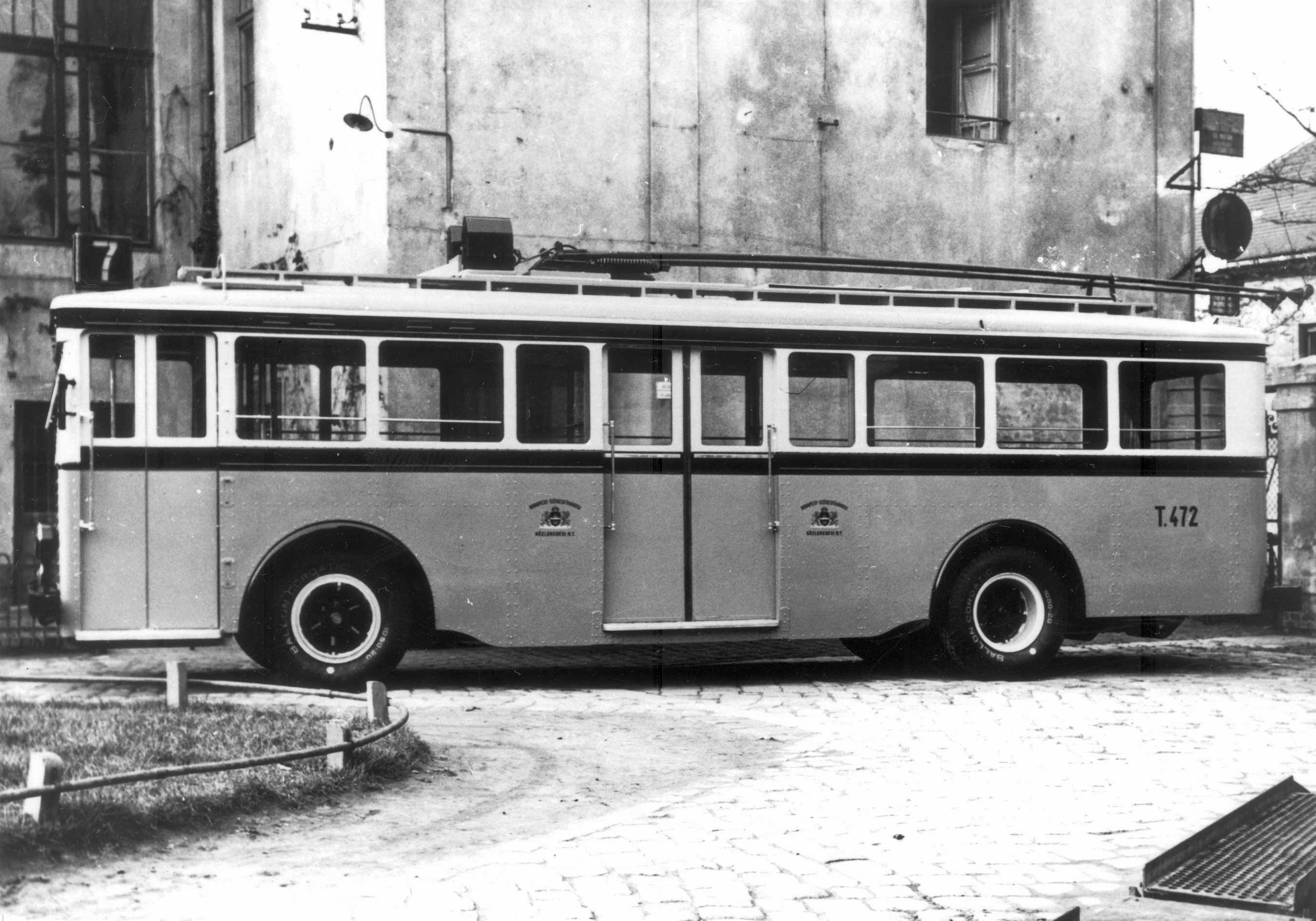 90 éve indult el a budapesti troli – 5 titok a felsővezetékes buszokról