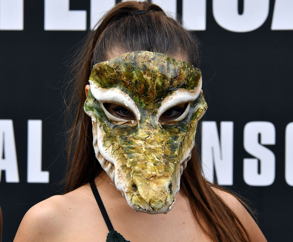 PETA prosestuje podczas Fashion Weeka w Londynie