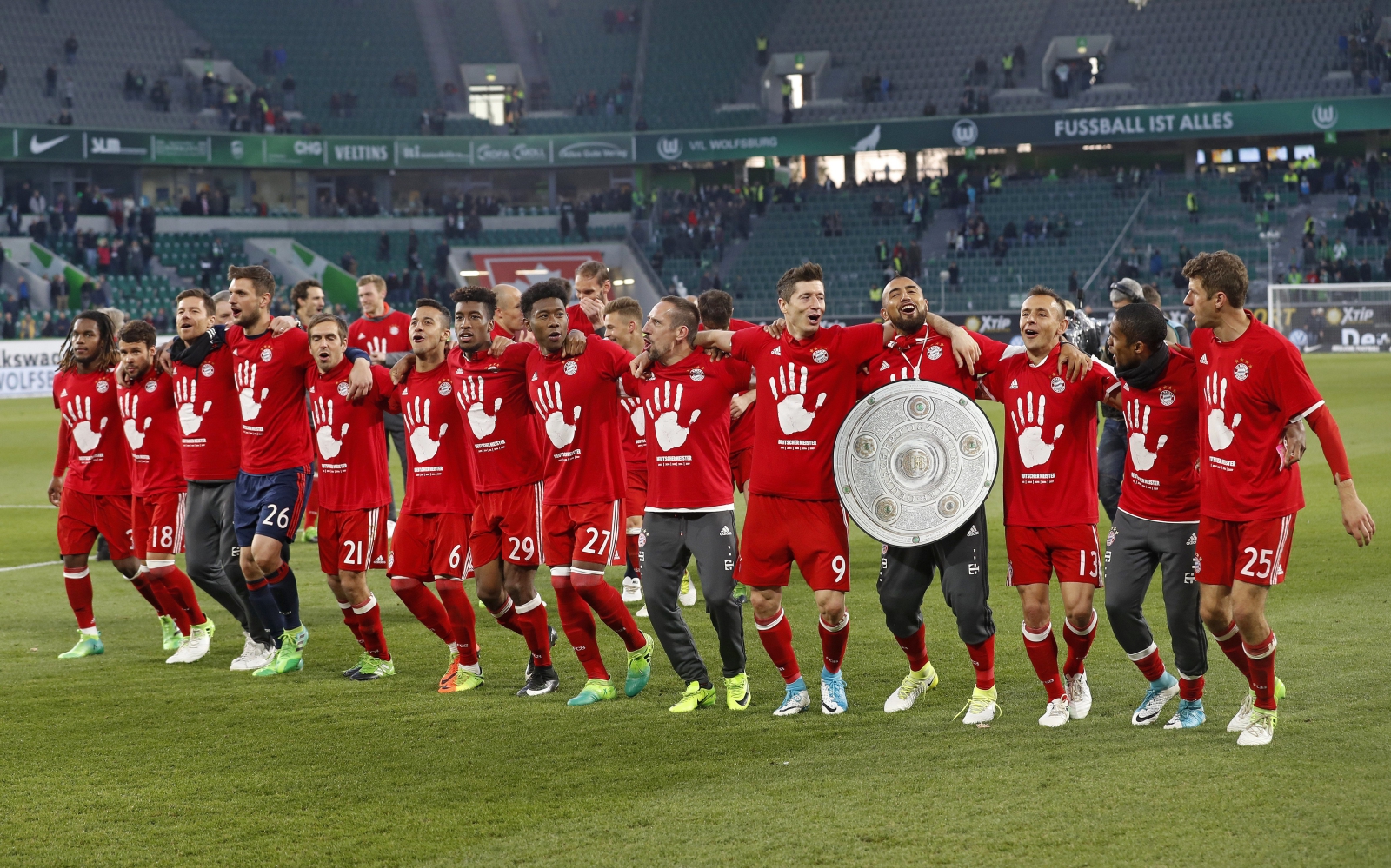 Tak Robert Lewandowski cieszył się z kolegami z Bayernu z kolejnego mistrzostwa Niemiec