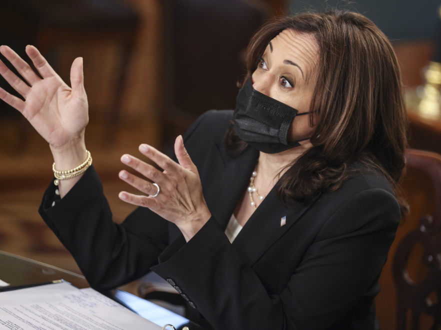 Kamala Harris już wielokrotnie pokazywała się zestawach ubrań, które pokazują, że pani wiceprezydent lubi