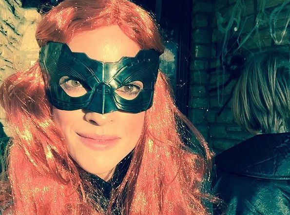 Alicja Bachleda-Curuś na czas Halloween stała się Kobietą-bluszczem, czyli postacią z Batmana. Trzeba przyznać, że w rudych włosach jej do twarzy.