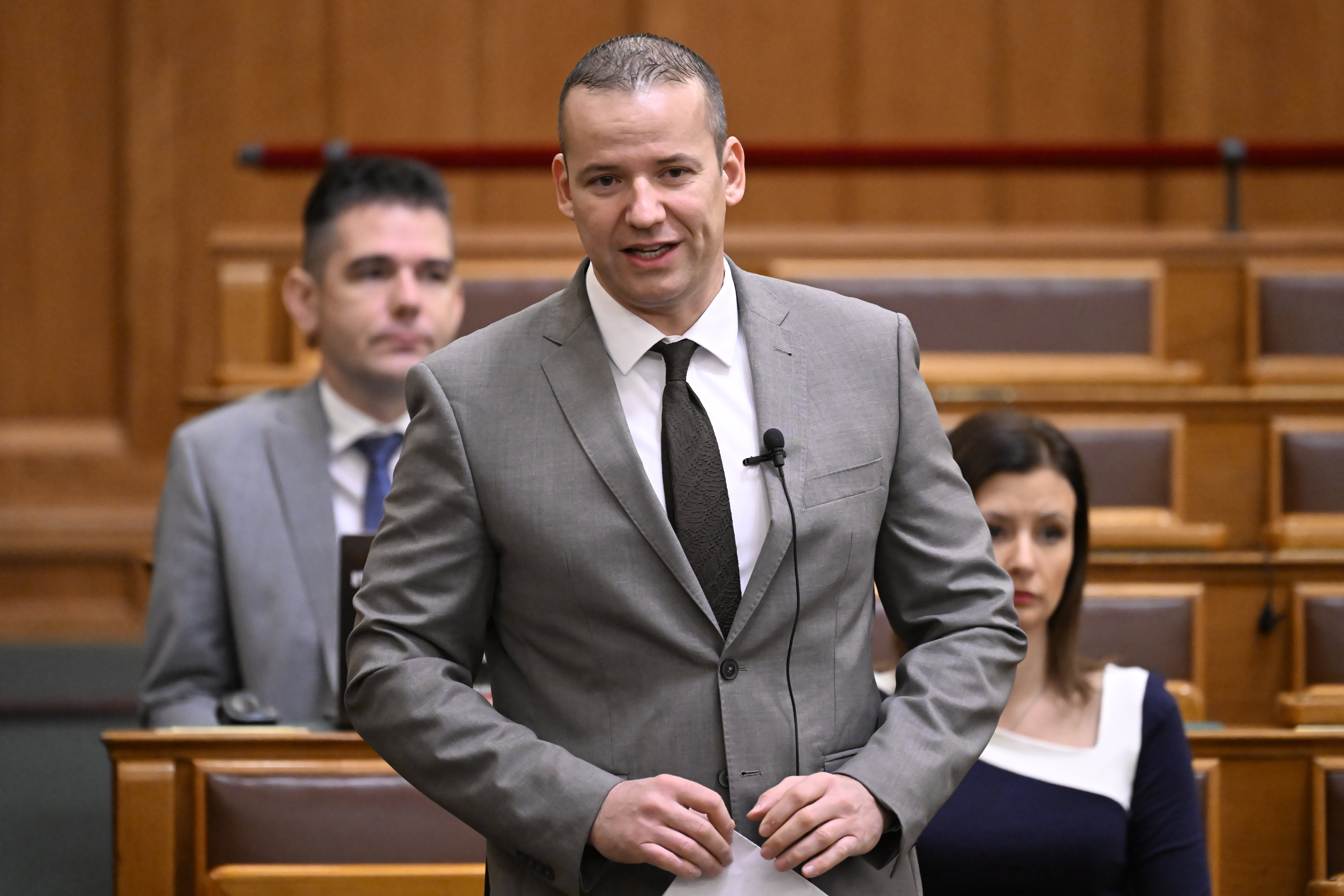 A „félszázalékos nanopárt” és a Fidesz „túlhatalmát” is bírálta a Mi Hazánk a parlamentben