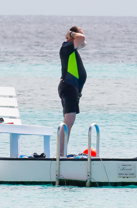 A 49 éves Brendan a napokban a karibi tengerparton pihent, szemfüles lesifotósok pedig meg is örökítették. A Kőbunkó vicces sztárja a képek tanúsága szerint alaposan megváltozott, hatalmas pocakot növesztett.