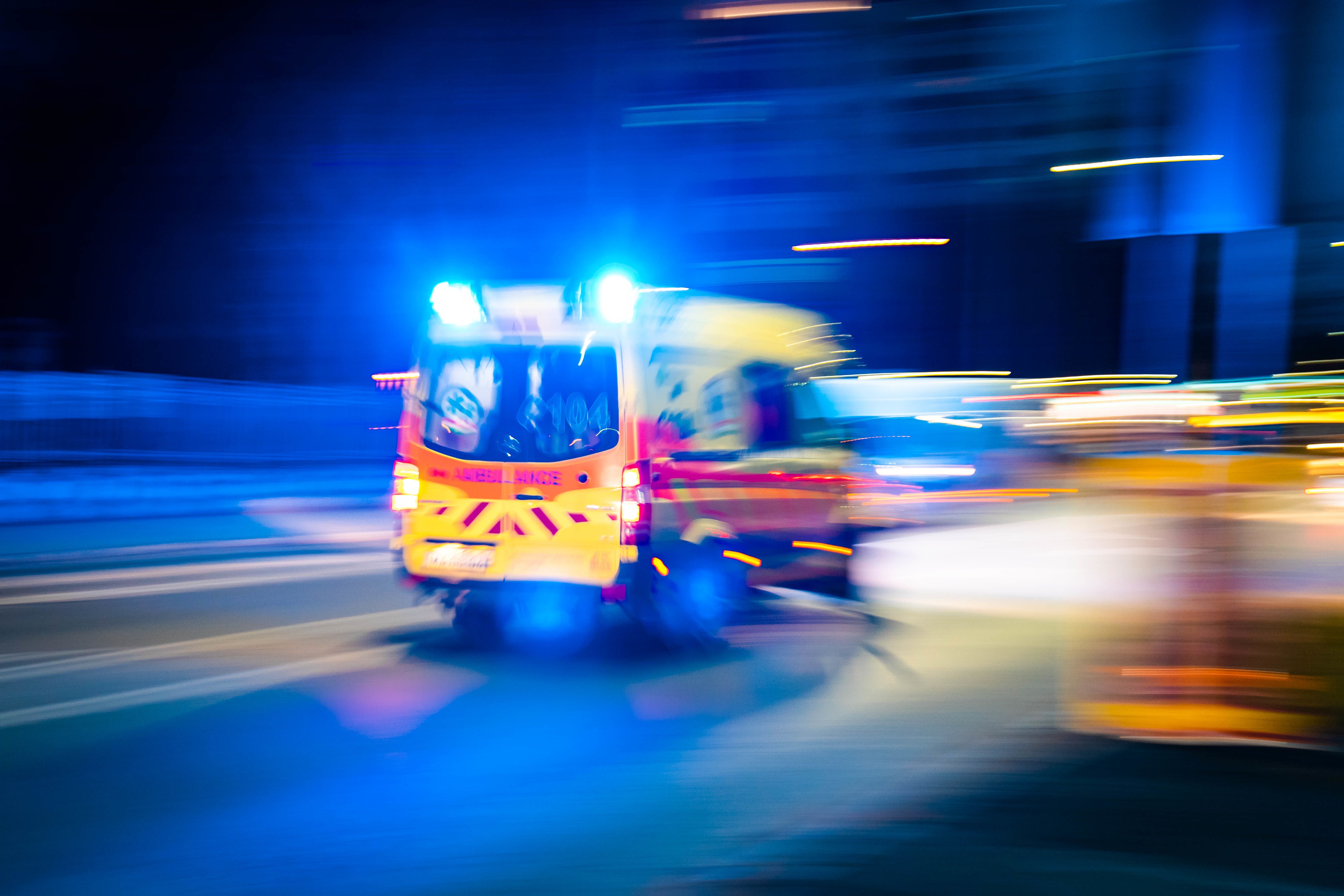 Elképesztő statisztika: 10 autósból 7 rosszul reagál egy megkülönböztető jelzésű jármű érkezésére