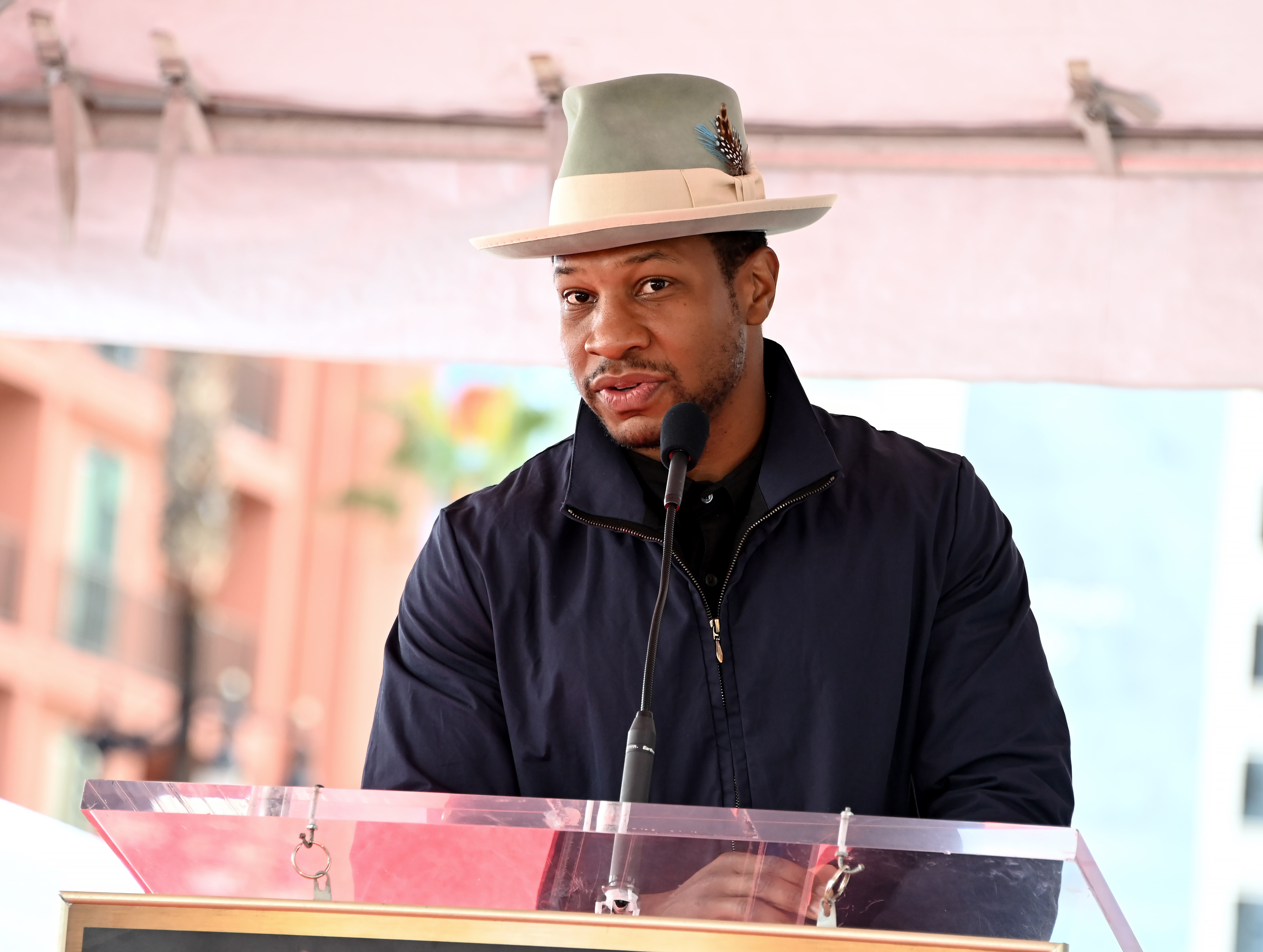 Nagy bajban a Marvel sztárja: kirúgta az ügynöksége, miután egy nő bántalmazása miatt letartóztatták