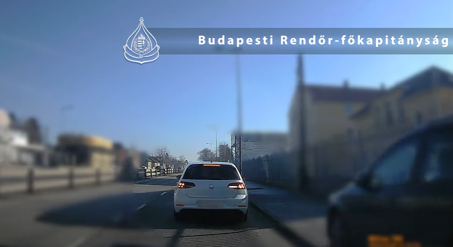 Jól meghajtotta az ajándék sportkocsit egy sofőr Budapesten - hihetetlen, milyen mesével állt elő, amikor a rendőrök megállították - videó
