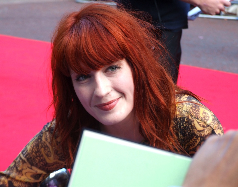 Wokalistka Florence And The Machine – Florence Welch także trafiła do zestawienia najmłodszych krezusów brytyjskiej branży muzycznej. Artystka na sprzedaży płyt swego zespołu, biletów na koncerty oraz autorskiej kolekcji biżuterii, zarobiła ogółem 9 milionów funtów. Dzięki temu Florence zajmuje piątą pozycję zestawienia najbogatszych muzyków brytyjskich, którzy wciąż nie przekroczyli