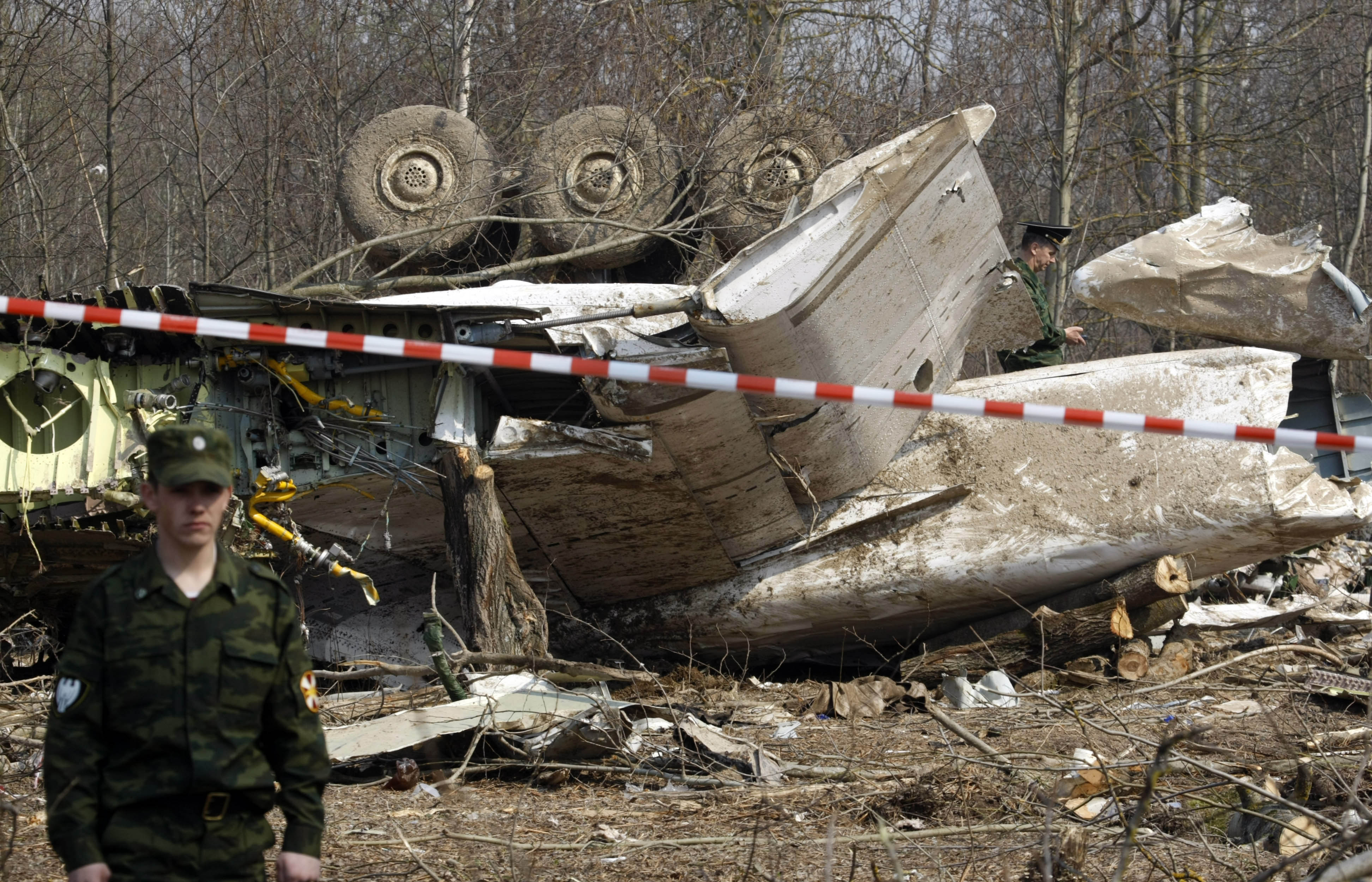 Wrak Tu-154 nieopodal lotniska Siewiernyj