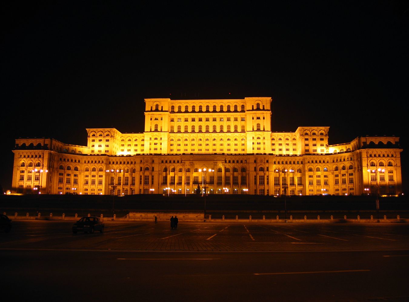 Budynek parlamentu w stolicy Rumunii, Pałac Republiki, był niegdyś siedzibą komunistycznego dyktatora Nicolae Ceausescu, jest drugą budowlą na świecie pod względem powierzchni, ustępując tylko Pentagonowi - na listę najbrzydszych budynków na świecie wciągnął go