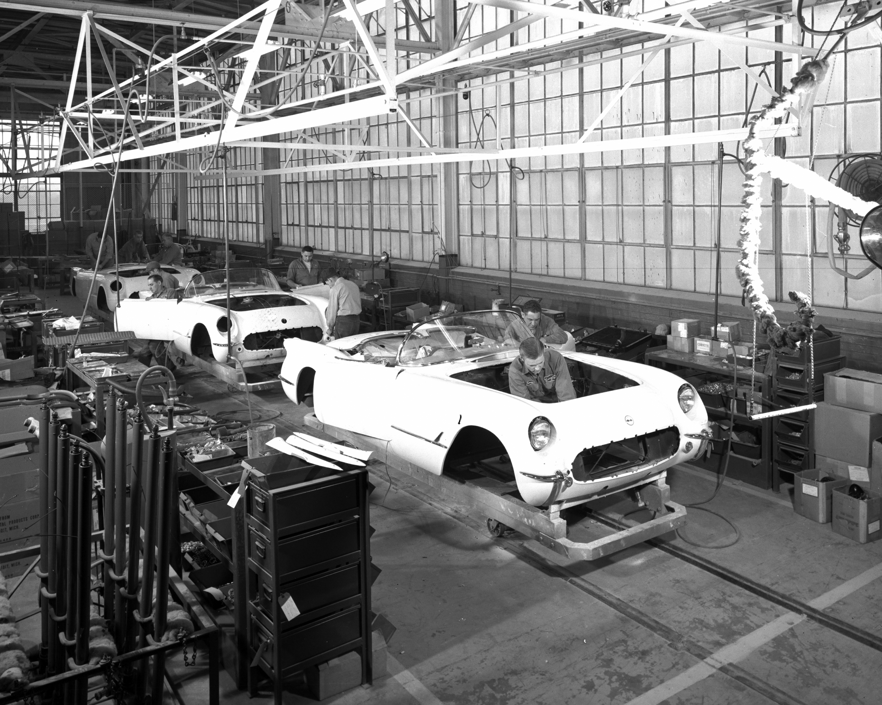 Pierwsza vette, która urodziła się właśnie 30 czerwca 1953 roku, miała numer nadwozia E53F001003