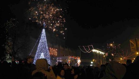 BESPLATNI SENDVIČI, VATROMET I VALCER Ovako je Nova godina dočekana širom Srbije