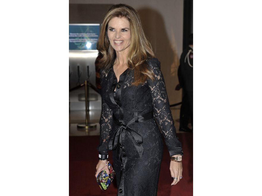Piękna, sławna, bogata, a do tego – doskonale urodzona. Maria Shriver, zdradzona żona Shwarzeneggera, to nagradzana dziennikarka, autorka książek i siostrzenica samego Johna Fitzgeralda Kennedy'ego. Shriver została zdradzona z korpulentną nianią Mildred Baena , która, przynajmniej obecnie, nie dorównuje jej urodą. I nie tylko…
