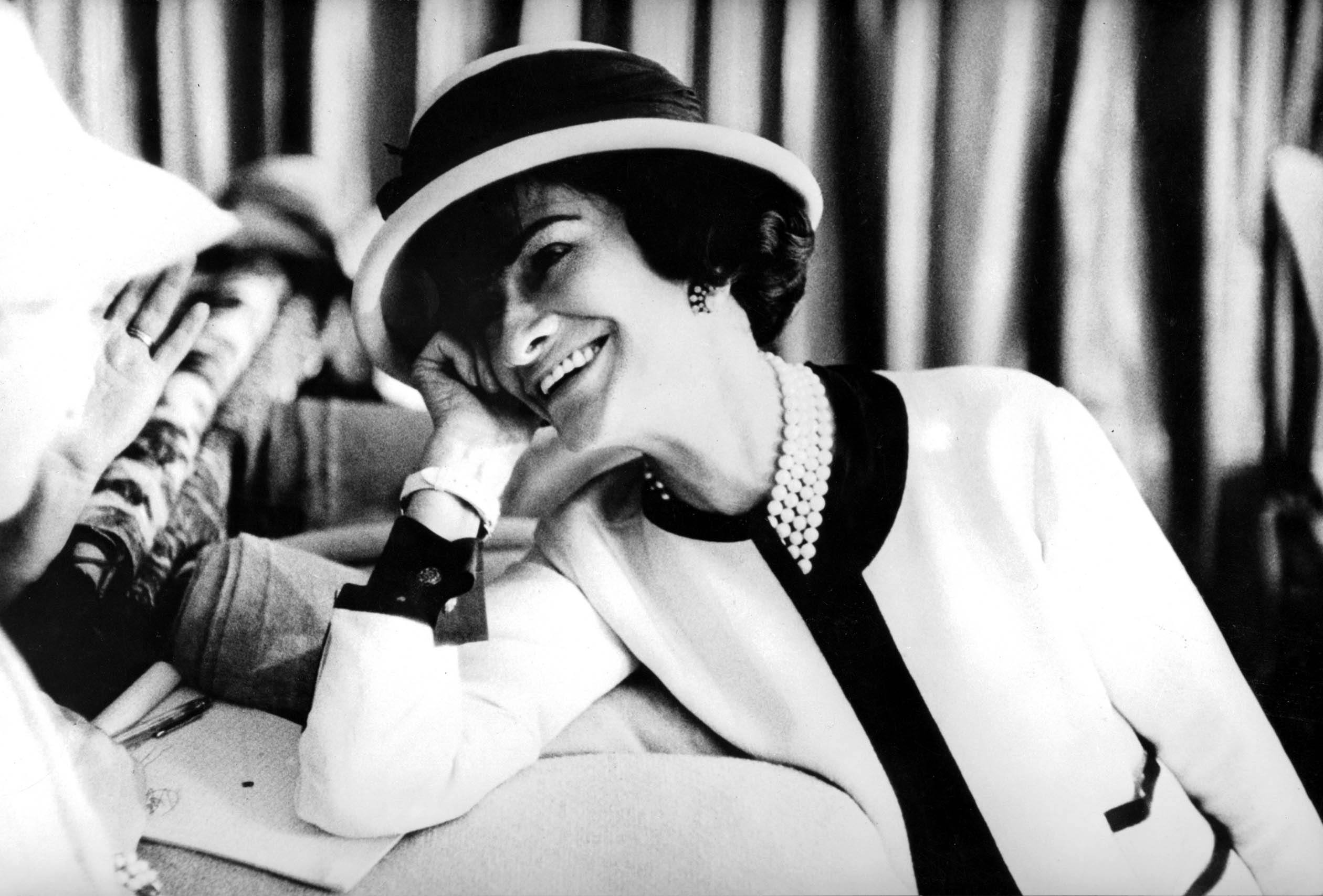 Ma lenne 139 éves Coco Chanel, a világ első influenszere - Blikk