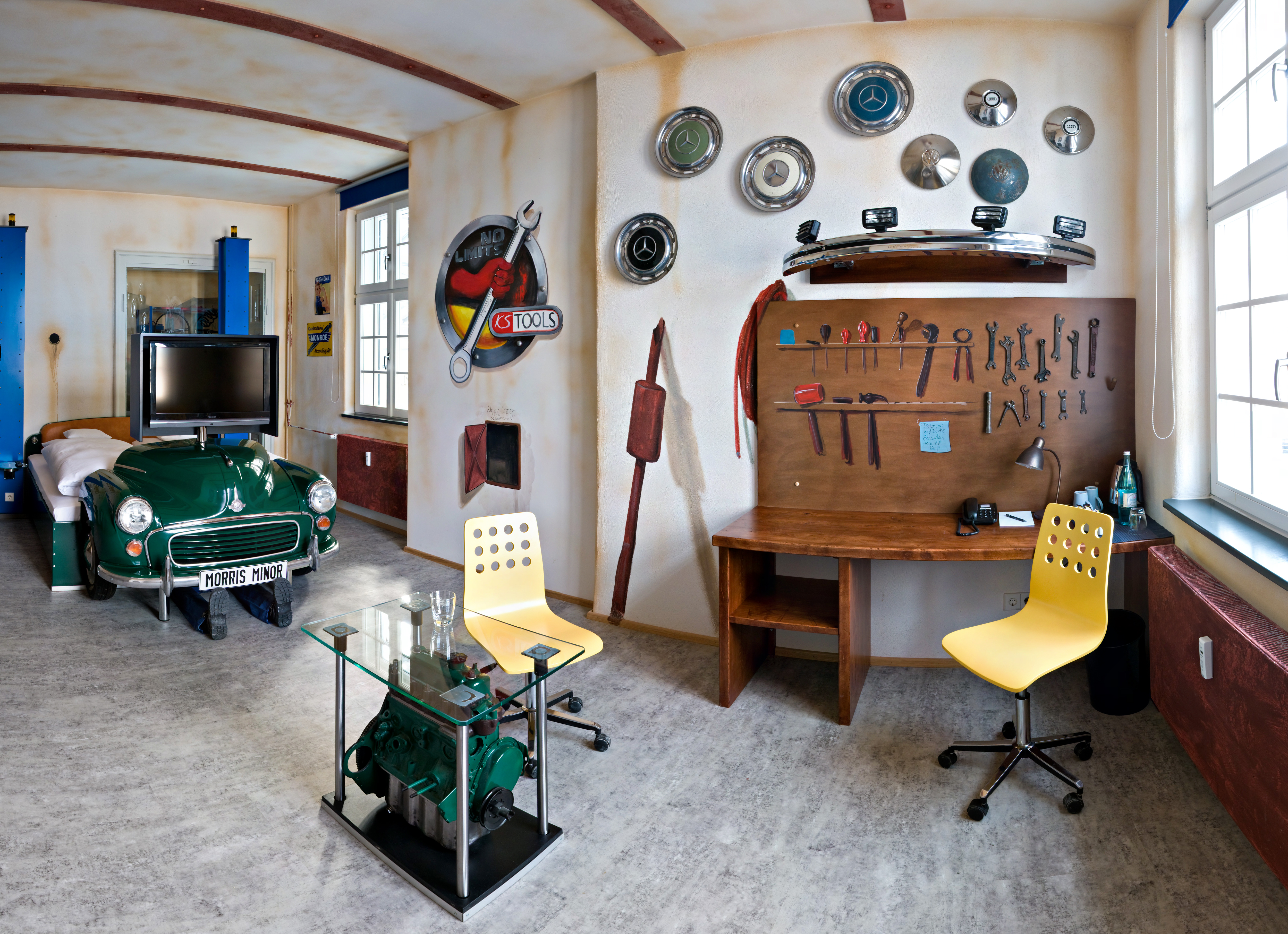 Hotel V8