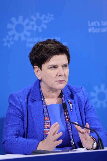 ... teoretycznie nie powinna mieć problemu z utrzymaniem włosów w ryzach.