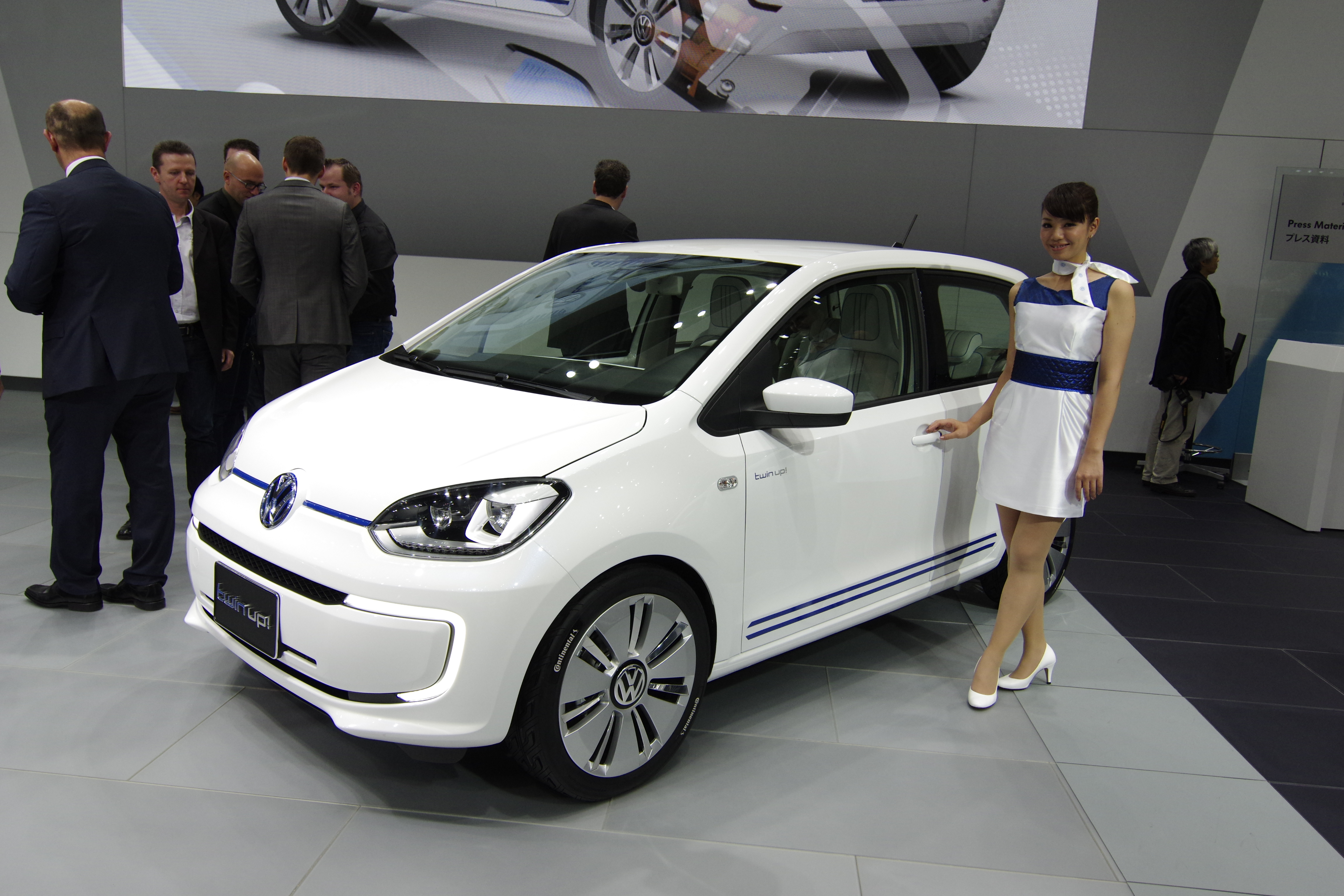 Volkswagen twin up! to prototyp, który jest pierwszą hybrydową wersją miejskiego modelu up!
